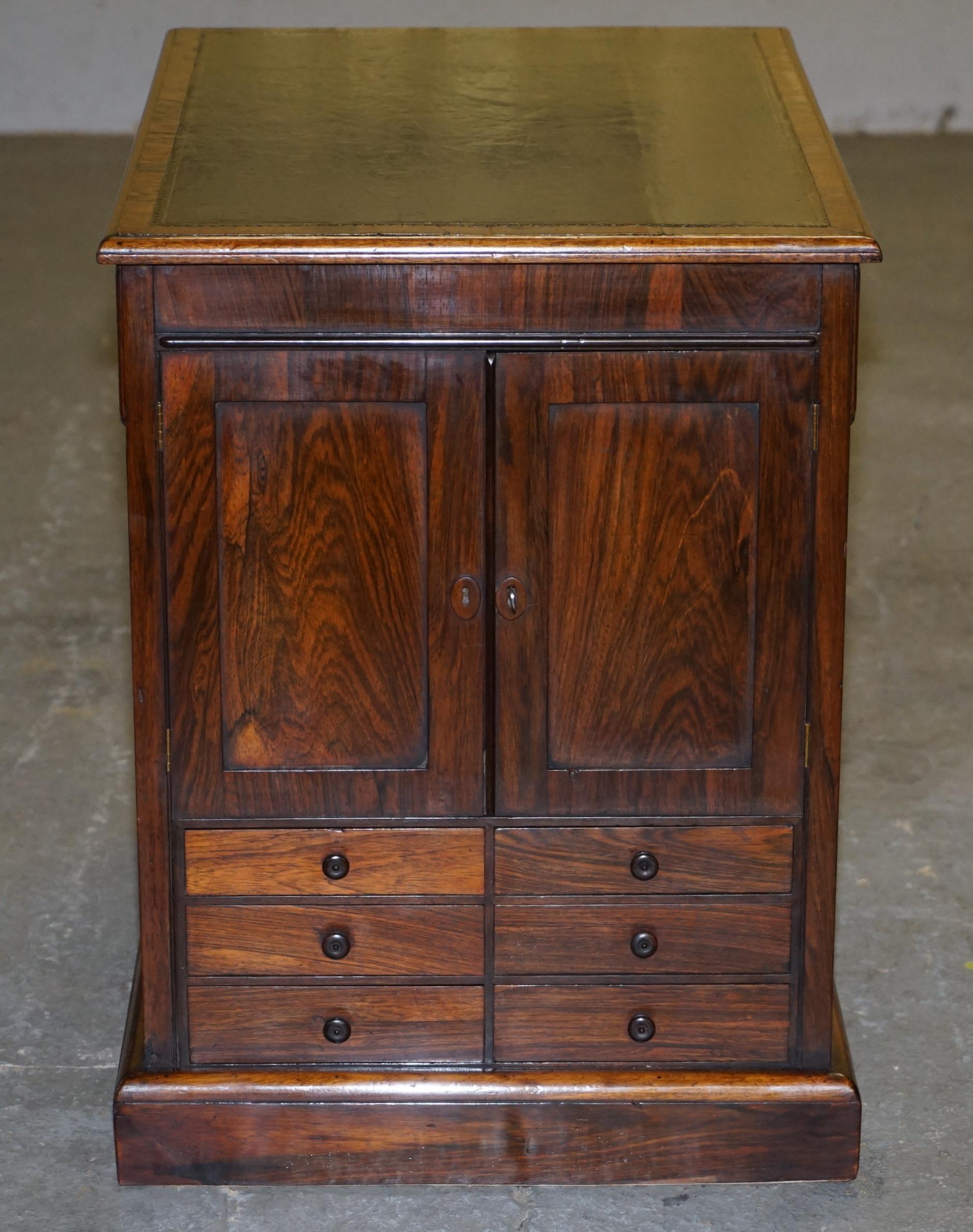 Pelle RARA LIBRERIA FOLIO IN LEGNO DURO DI WILLIAM IV CIRCA 1830 CON CASSETTI LIBRERIA in vendita