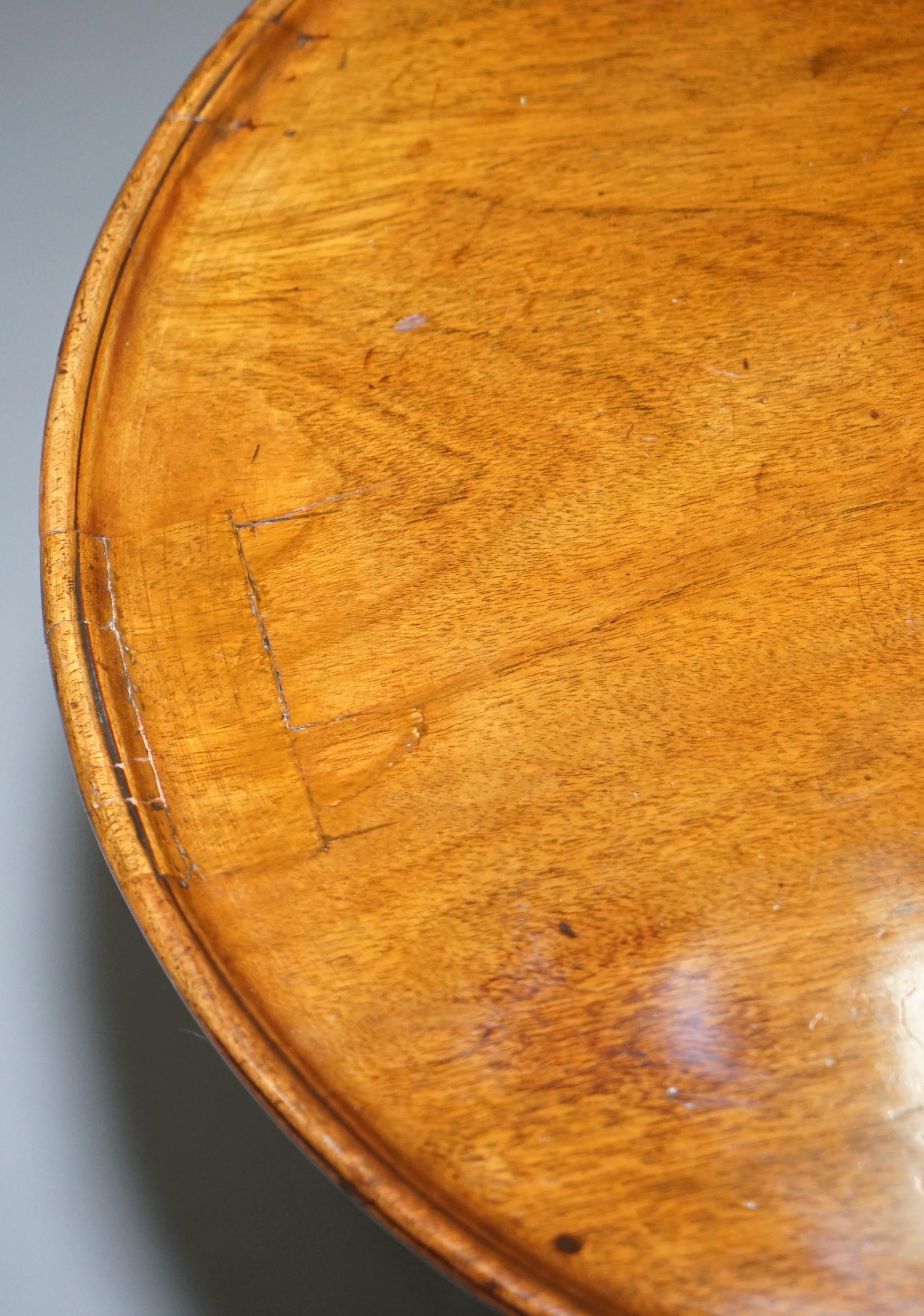 Début du XIXe siècle Rare table d'appoint tripode en bois de feuillus George IV vers 1820, design intemporel d'après Gillows en vente