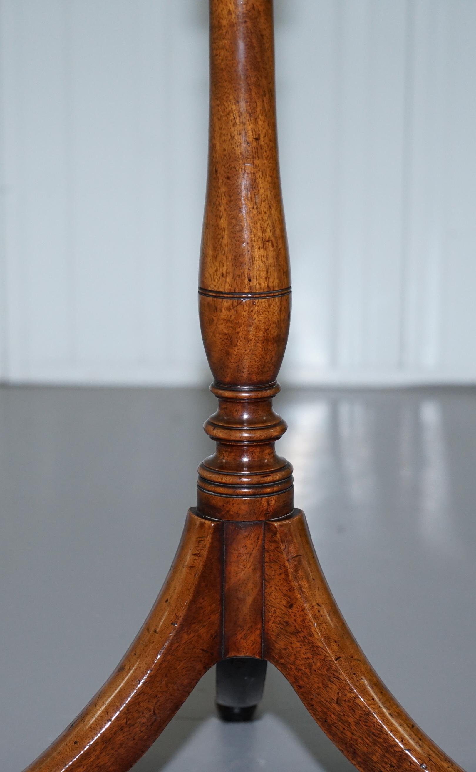 Rare table d'appoint tripode en bois de feuillus George IV vers 1820, design intemporel d'après Gillows en vente 3