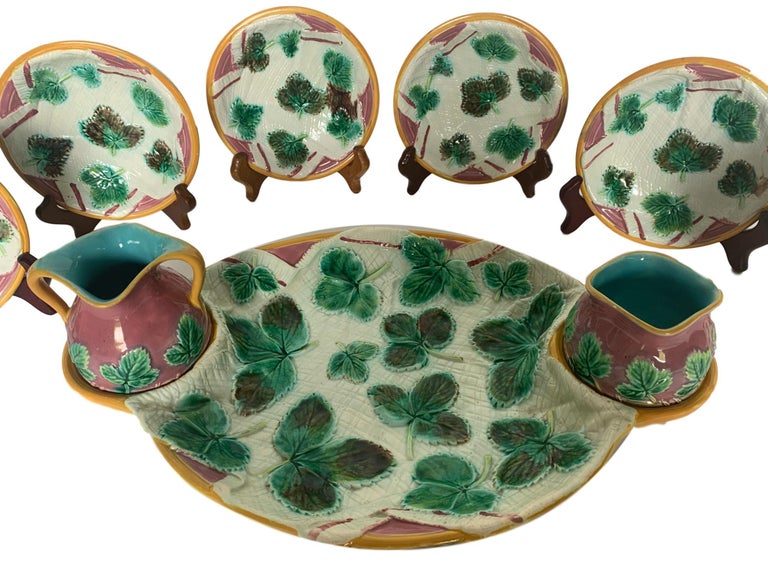 Rare George Jones Majolica 9-Piece Strawberry Server Set, 19th Century English In Good Condition For Sale In Banner Elk, NC
