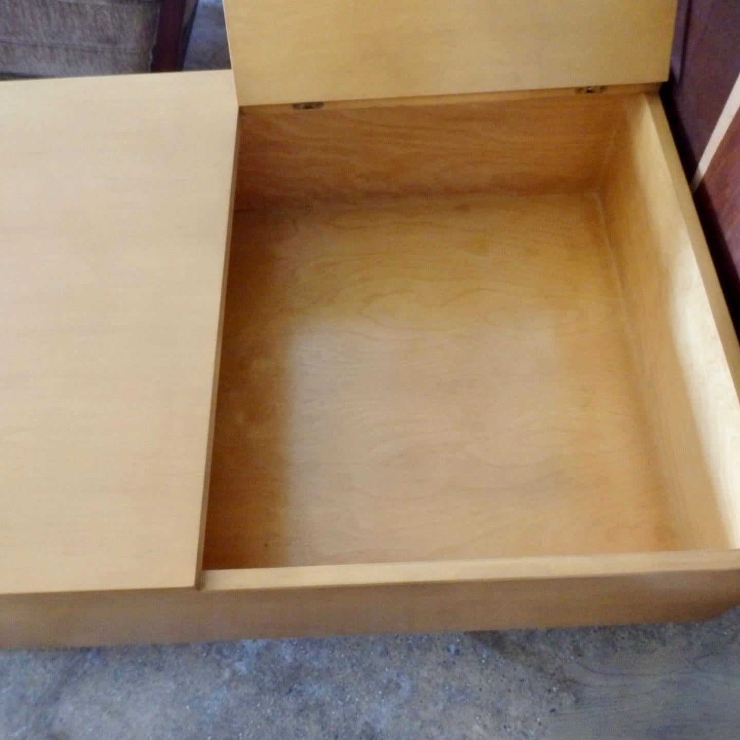 Rare George Nelson for Herman Miller Blonde Blanket Chest In Good Condition In Ferndale, MI