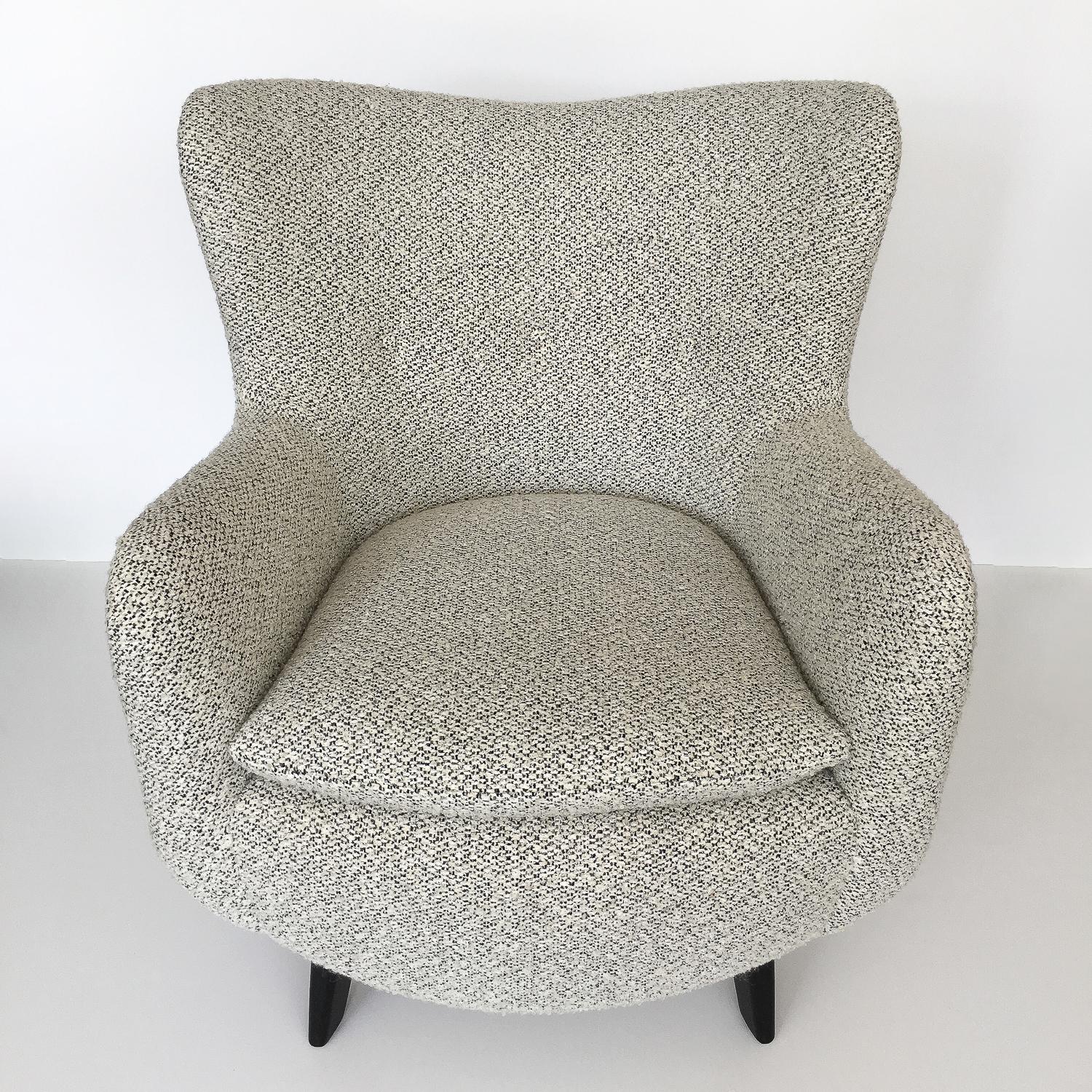 Rare fauteuil modèle 4688 de George Nelson pour Herman Miller. Conçue en 1946:: cette chaise longue a été produite de 1946 à 1955 par Herman Miller. La chaise a été restaurée et les pieds ont été refinis en noir ébonisé fidèle au design original.