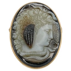 Rare broche géorgienne camée Medusa en agate avec bandes
