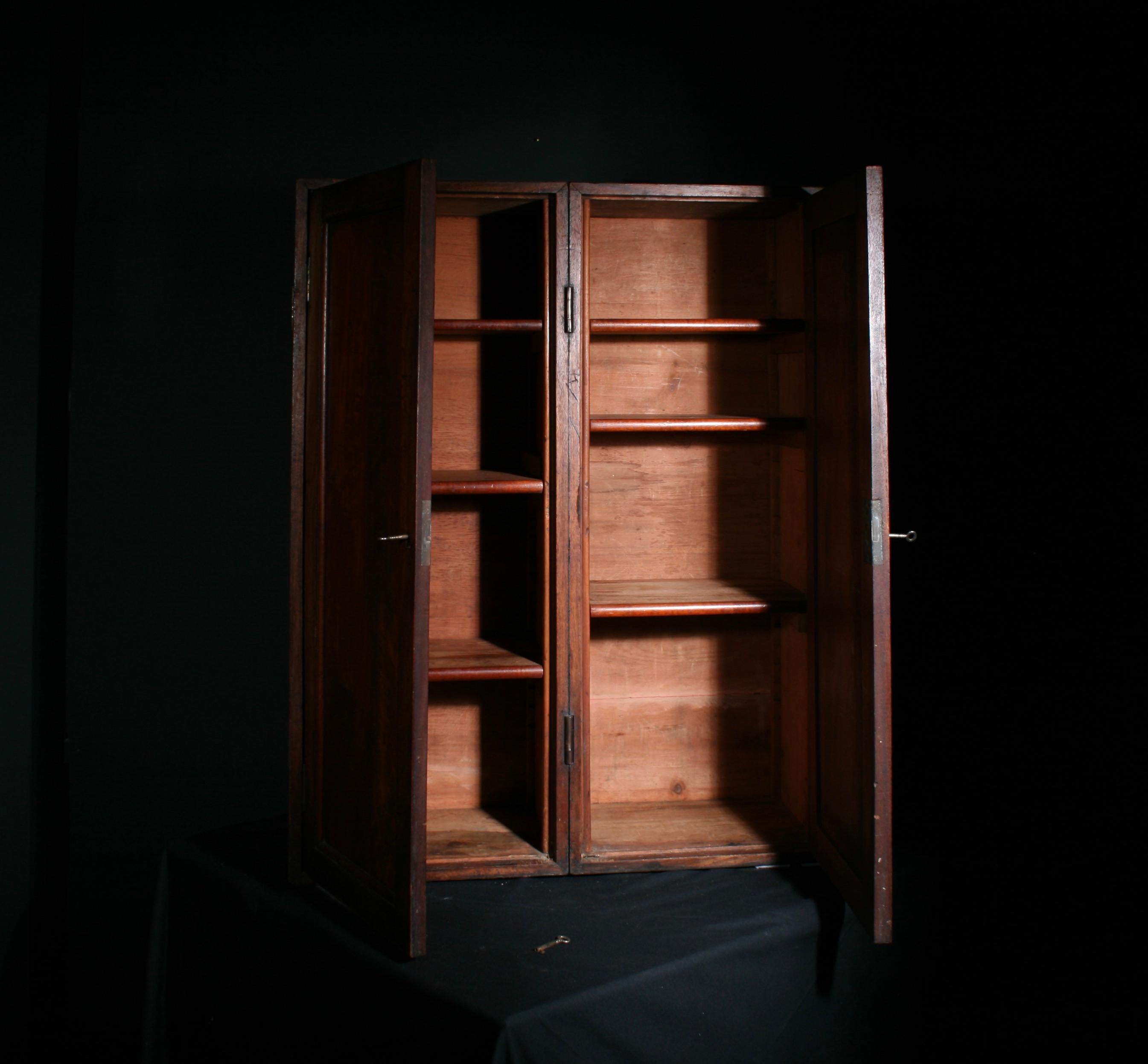 Campagne Rare bibliothèque de campagne géorgienne en vente