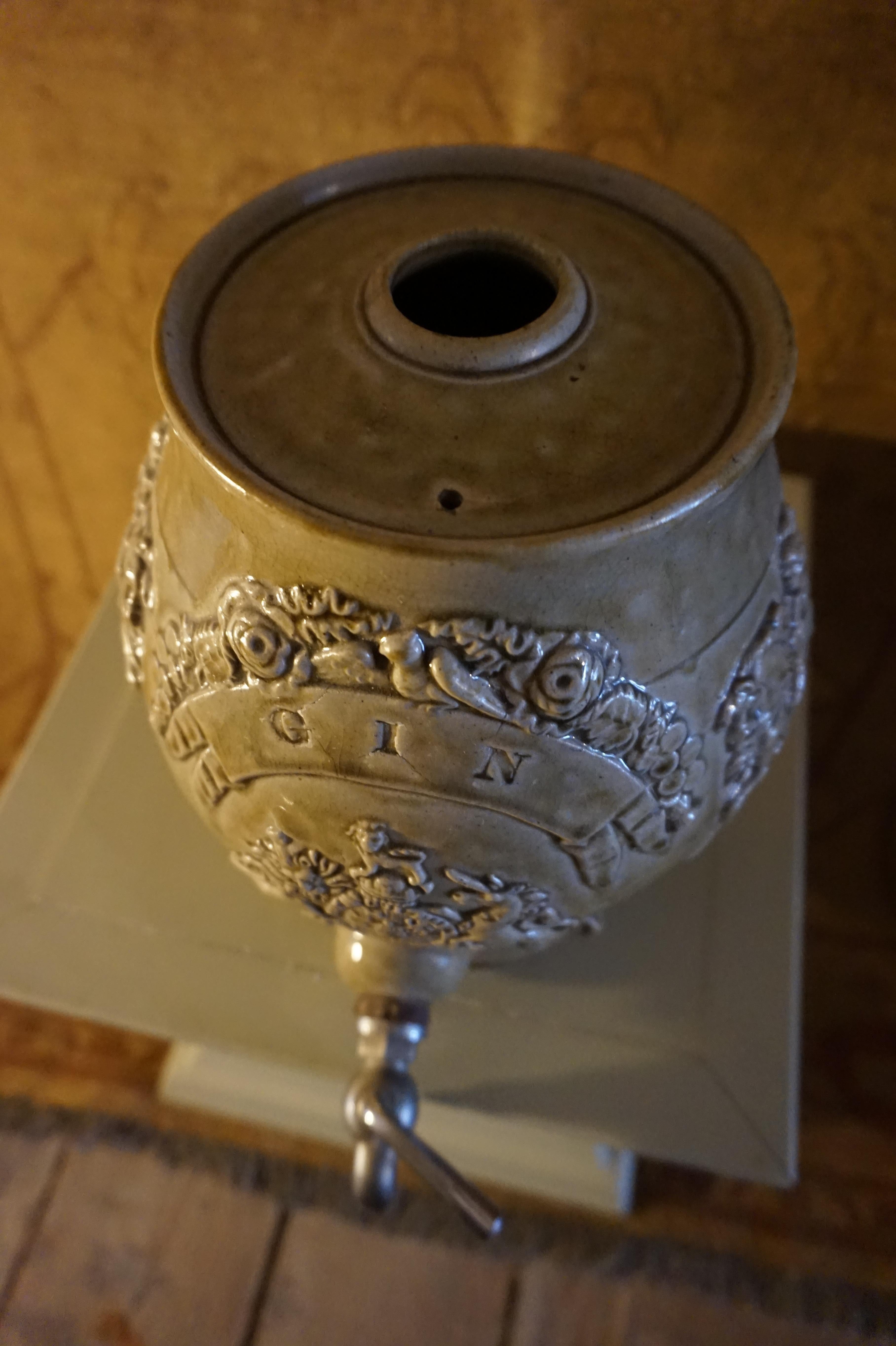 Rare Georgian Ceramic Gin Barrel Tap Flask with Royal Coat of Arms Knights Lions In Good Condition In Vancouver, British Columbia