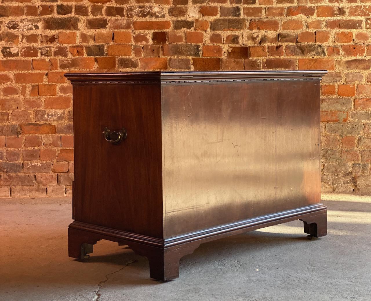 Rare Georgian Mahogany Kneehole Desk Lift Up Top, 18th Century, circa 1780 For Sale 5