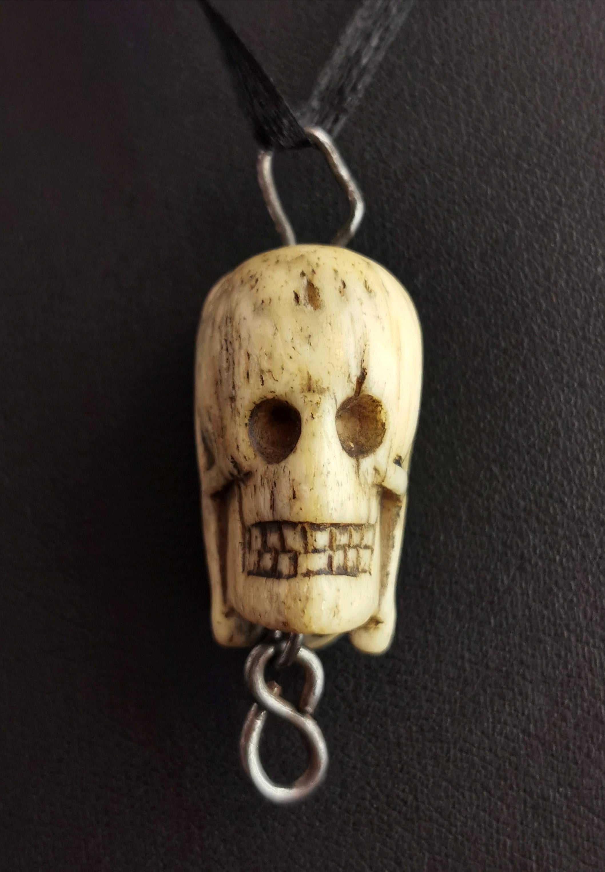 Rare Georgian Memento Mori Pendant, Skull and Jesus, 18th Century, Bone 3
