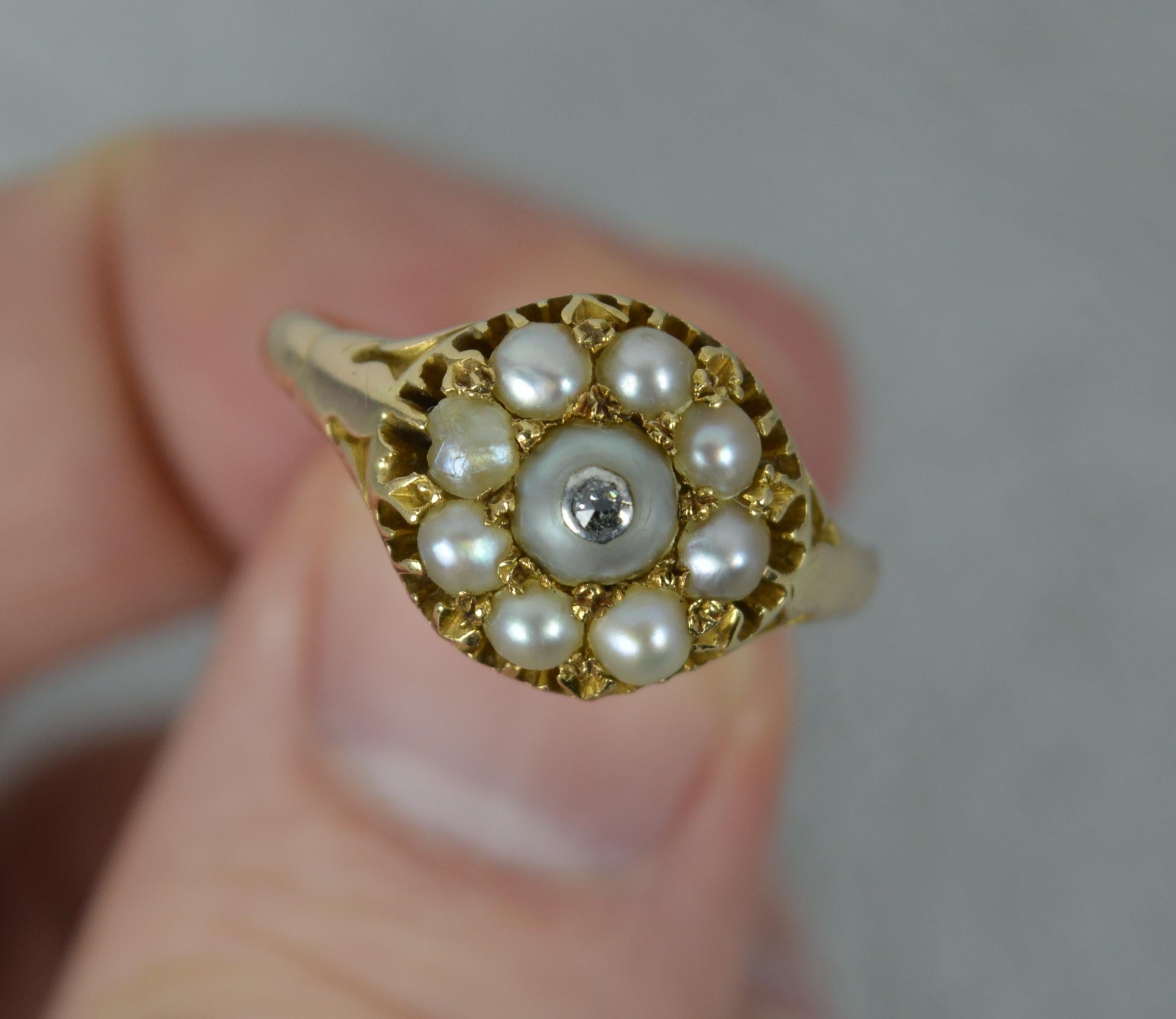 Rare Georgian Pearl and Diamond 15 Carat Gold Cluster Ring In Good Condition In St Helens, GB