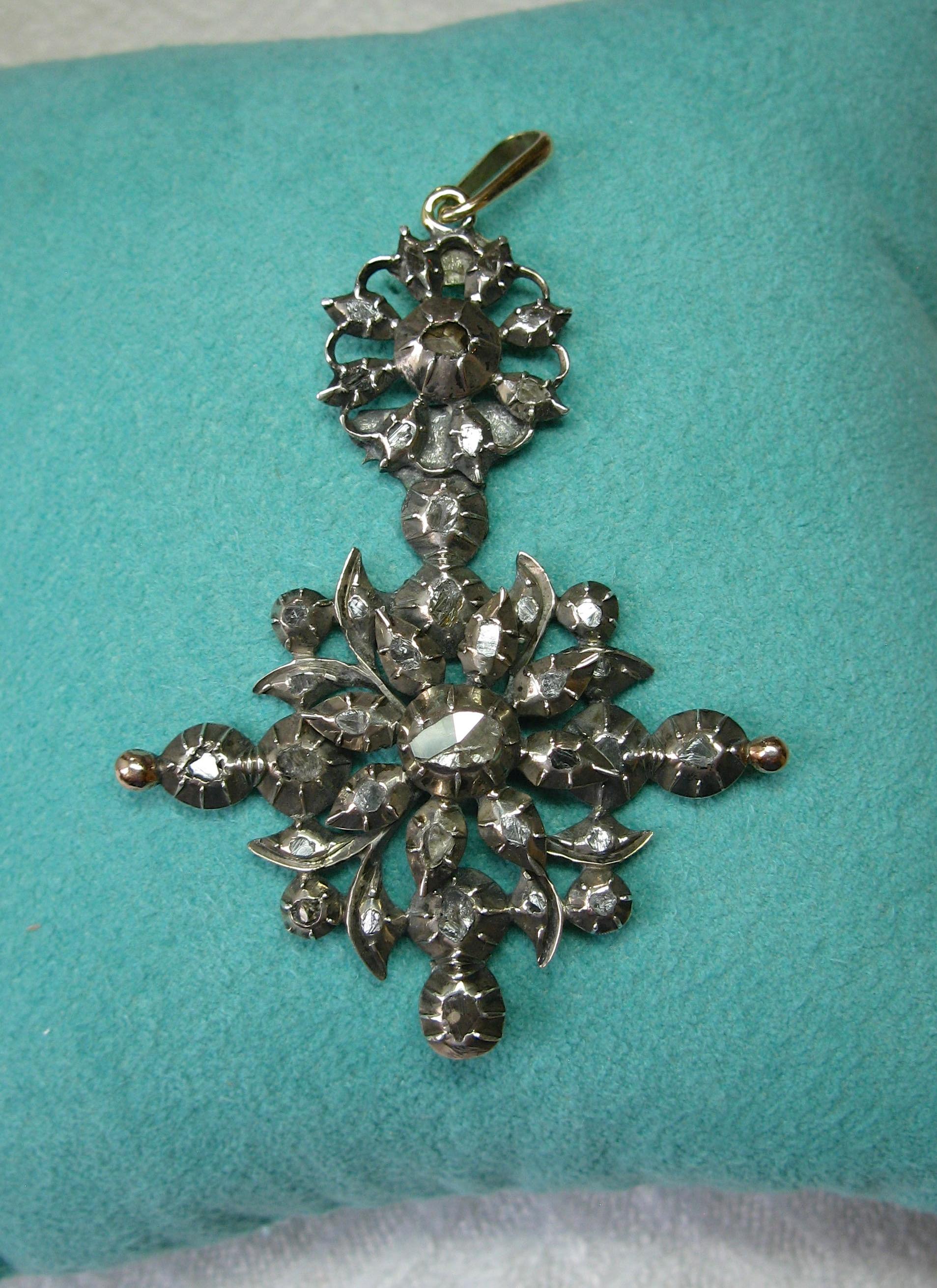 Seltene georgianische 14 Karat Gold niederländische Halskette mit Diamant-Anhänger im Rosenschliff um 1700 (Georgian) im Angebot
