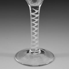 Rare verre à vin torsadé opaque géorgien à série unique, vers 1760