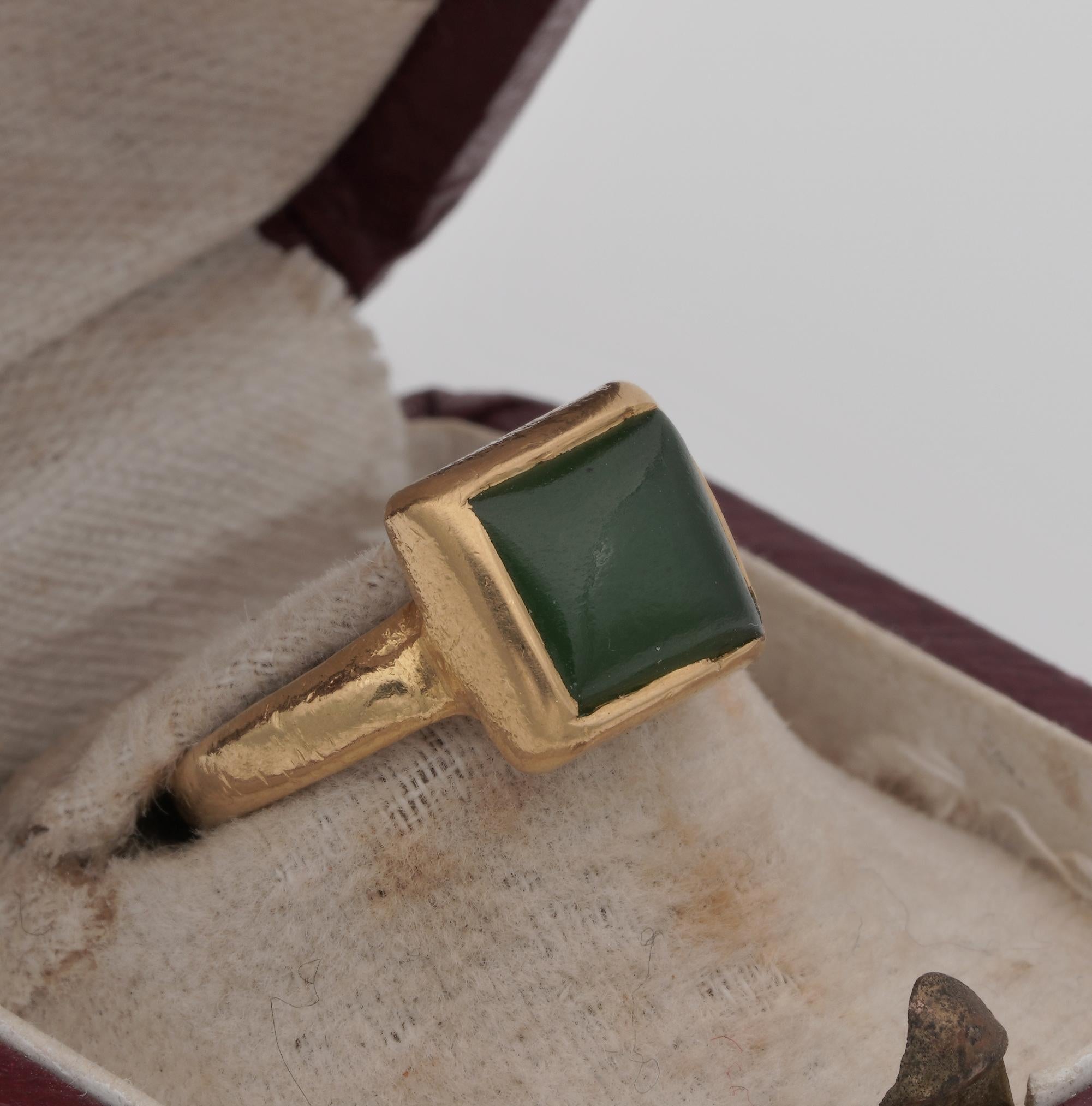Rare Georgian /Victorian Natural Jade 22/24 KT Unisex Solid Gold Solitaire Ring In Good Condition For Sale In Napoli, IT