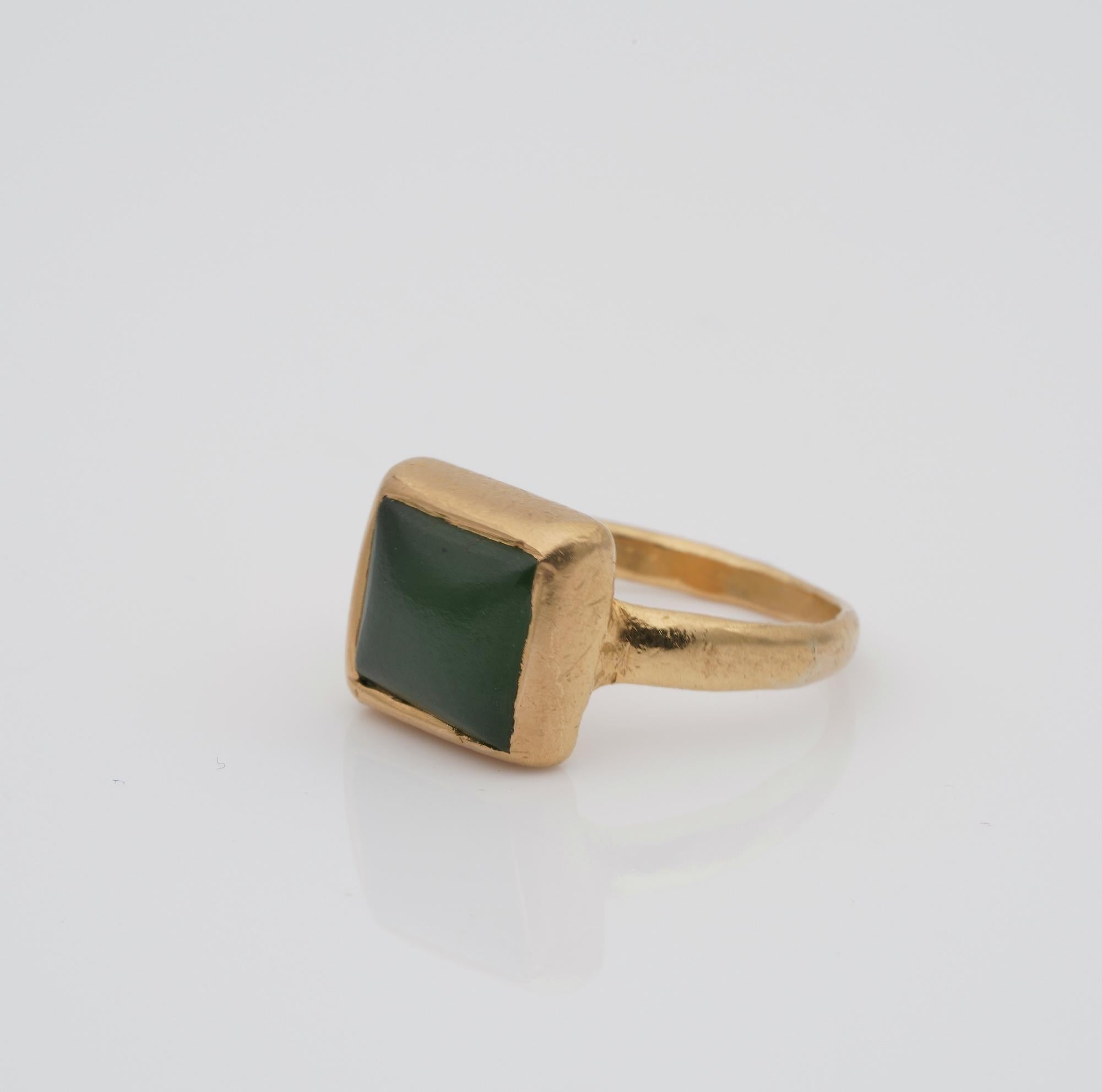 Rare Georgian /Victorian Natural Jade 22/24 KT Unisex Solid Gold Solitaire Ring For Sale 1
