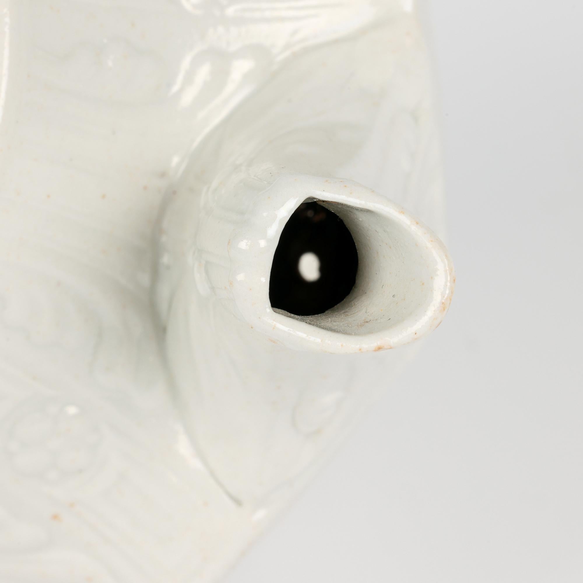 Rara teiera Georgiana Wedgwood a forma di pannello smaltato al sale con maschera di Bacco in vendita 9