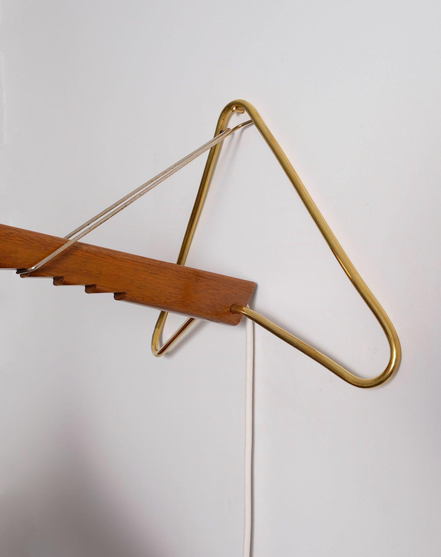 Rare Gerald Thurston Lightolier extensible and adjustable wall lamp In Good Condition In Montréal, QC