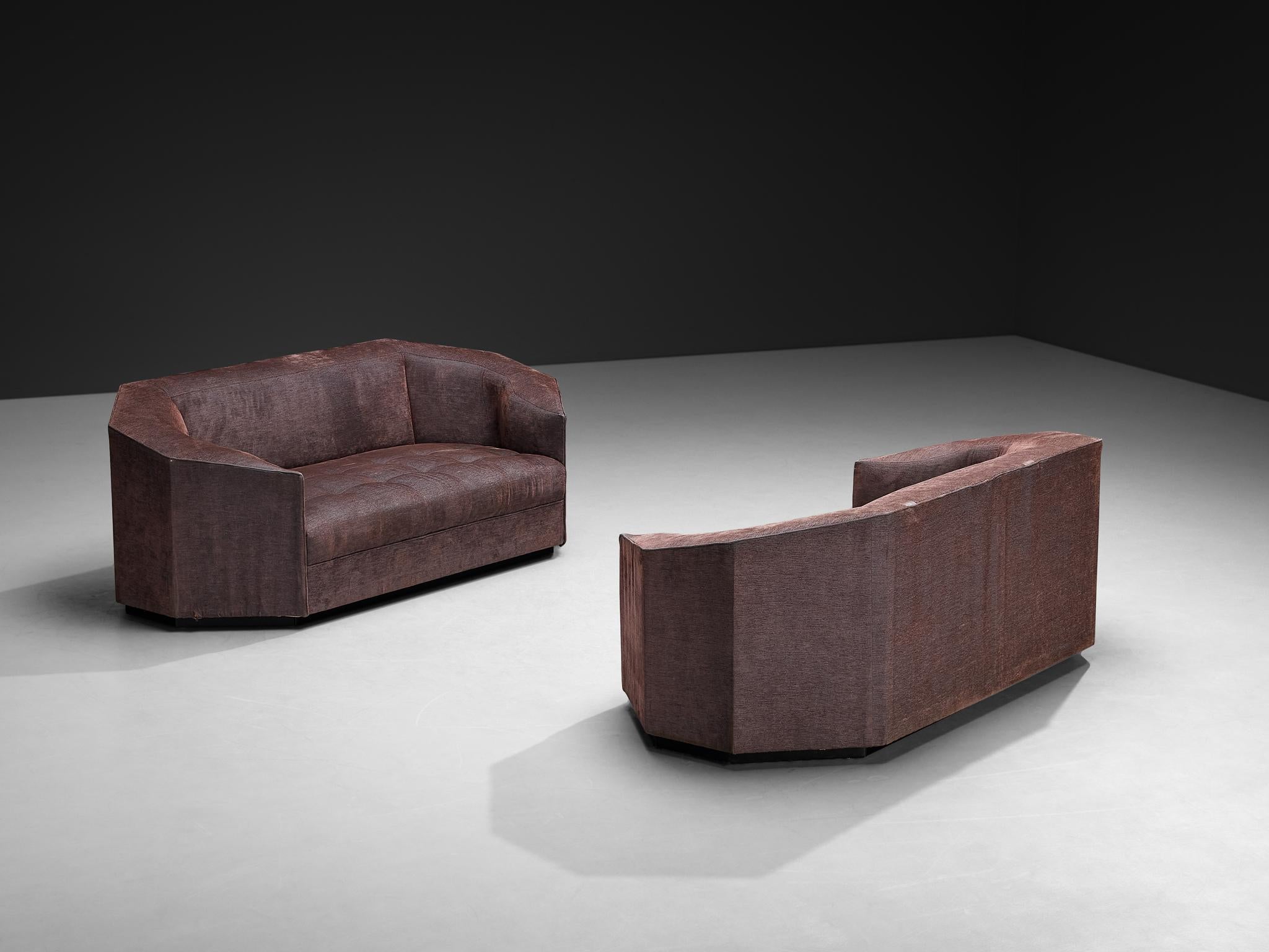 Seltene Gérard Gallet für Mobilier International Facettierte sechseckige Sofas (Französisch) im Angebot