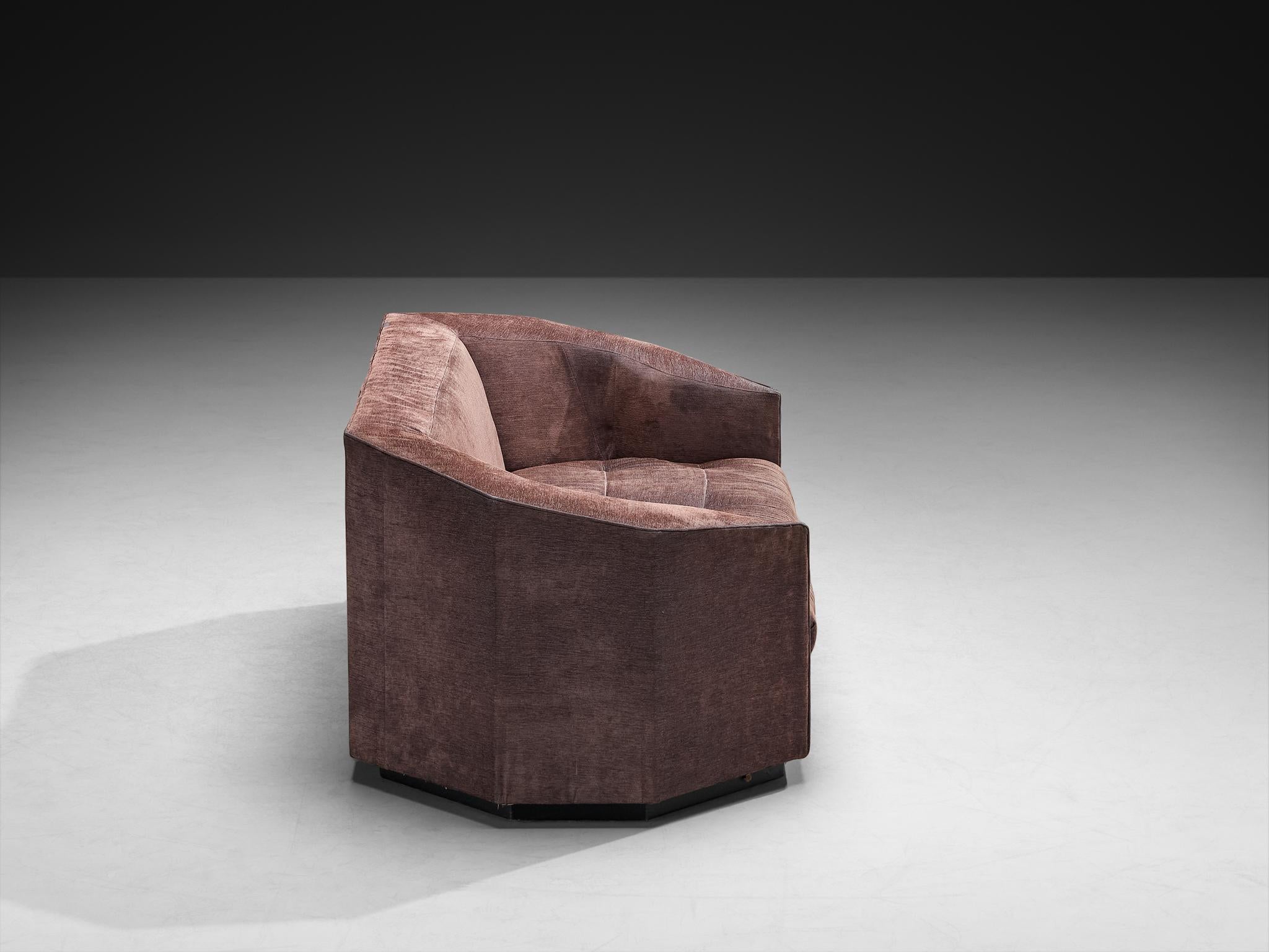 Seltene Gérard Gallet für Mobilier International Facettierte sechseckige Sofas im Zustand „Gut“ im Angebot in Waalwijk, NL