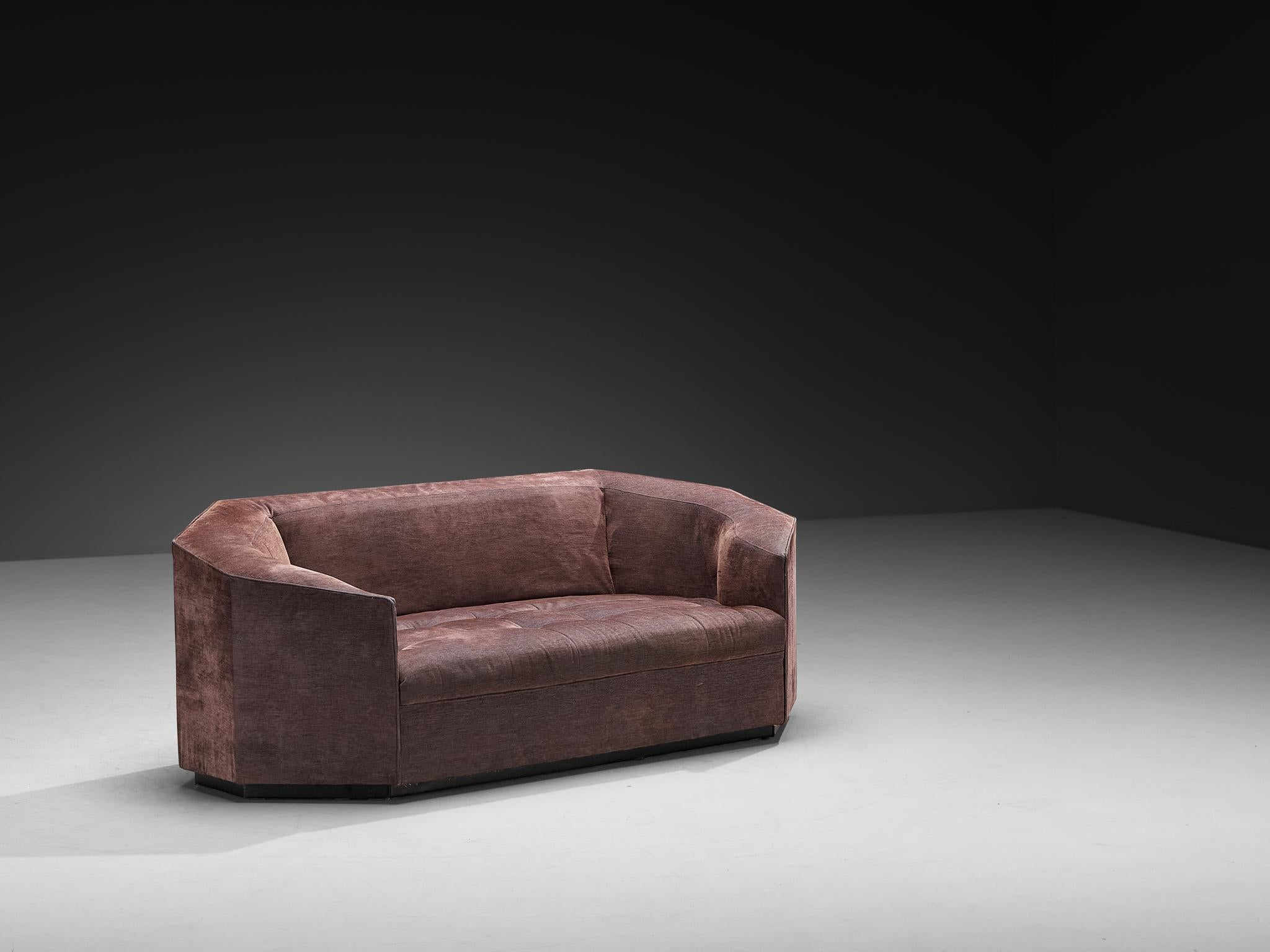 Seltene Gérard Gallet für Mobilier International Facettierte sechseckige Sofas im Angebot 2