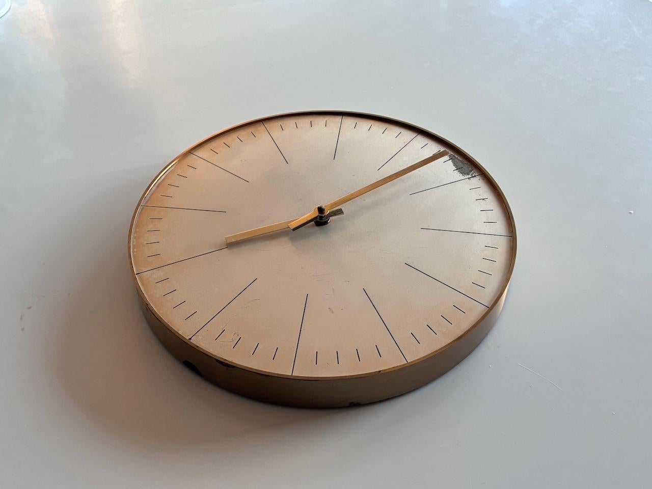 Laiton Rare horloge murale Junghans Max Bill allemande des années 1960 en laiton 322/0350 en vente