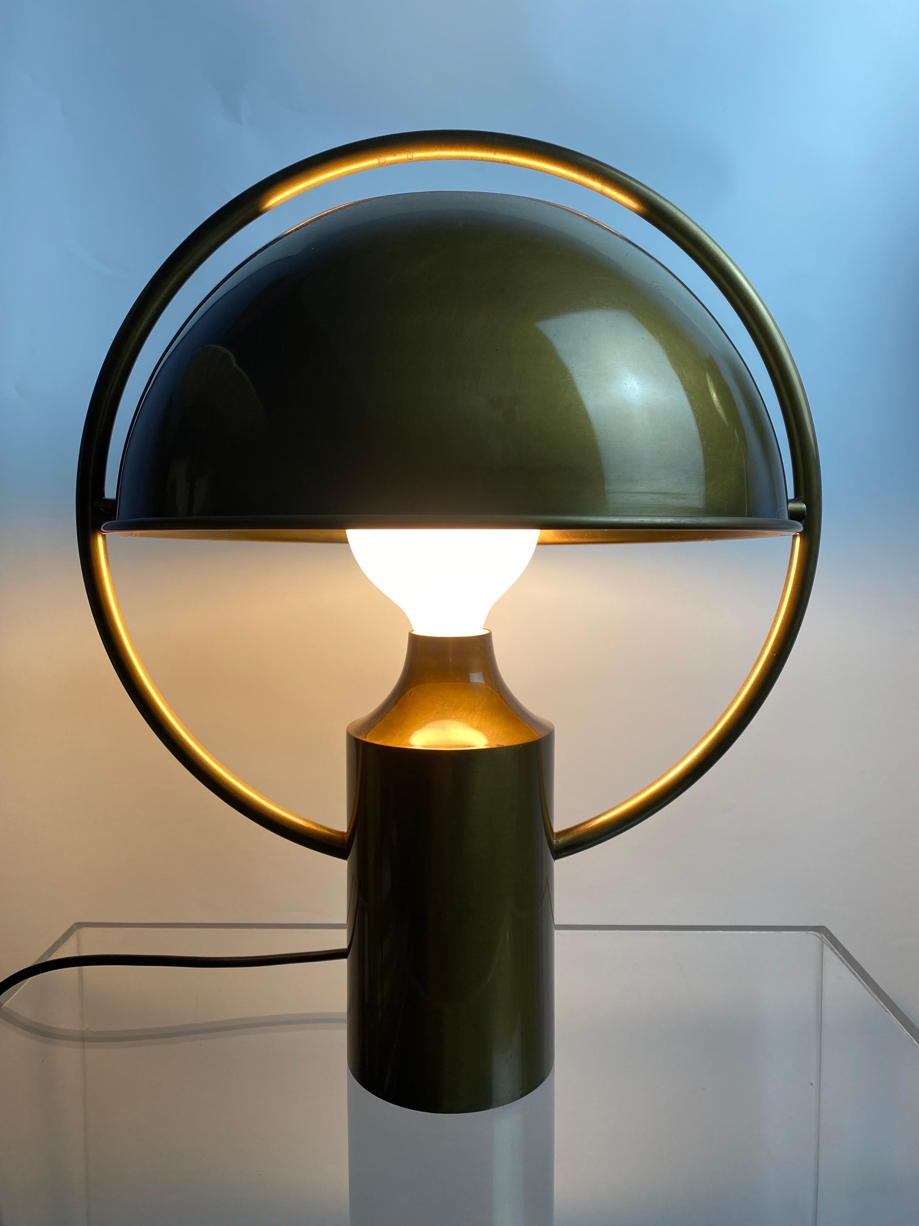 An extremely rare and early High Quality Table lamp in solid brass by Florian Schulz .
The lampshade is rotatable to have the best opportunities in changing the light directions.
Designer was Günter Schulz,the father of Florian Schulz.
The lamp runs