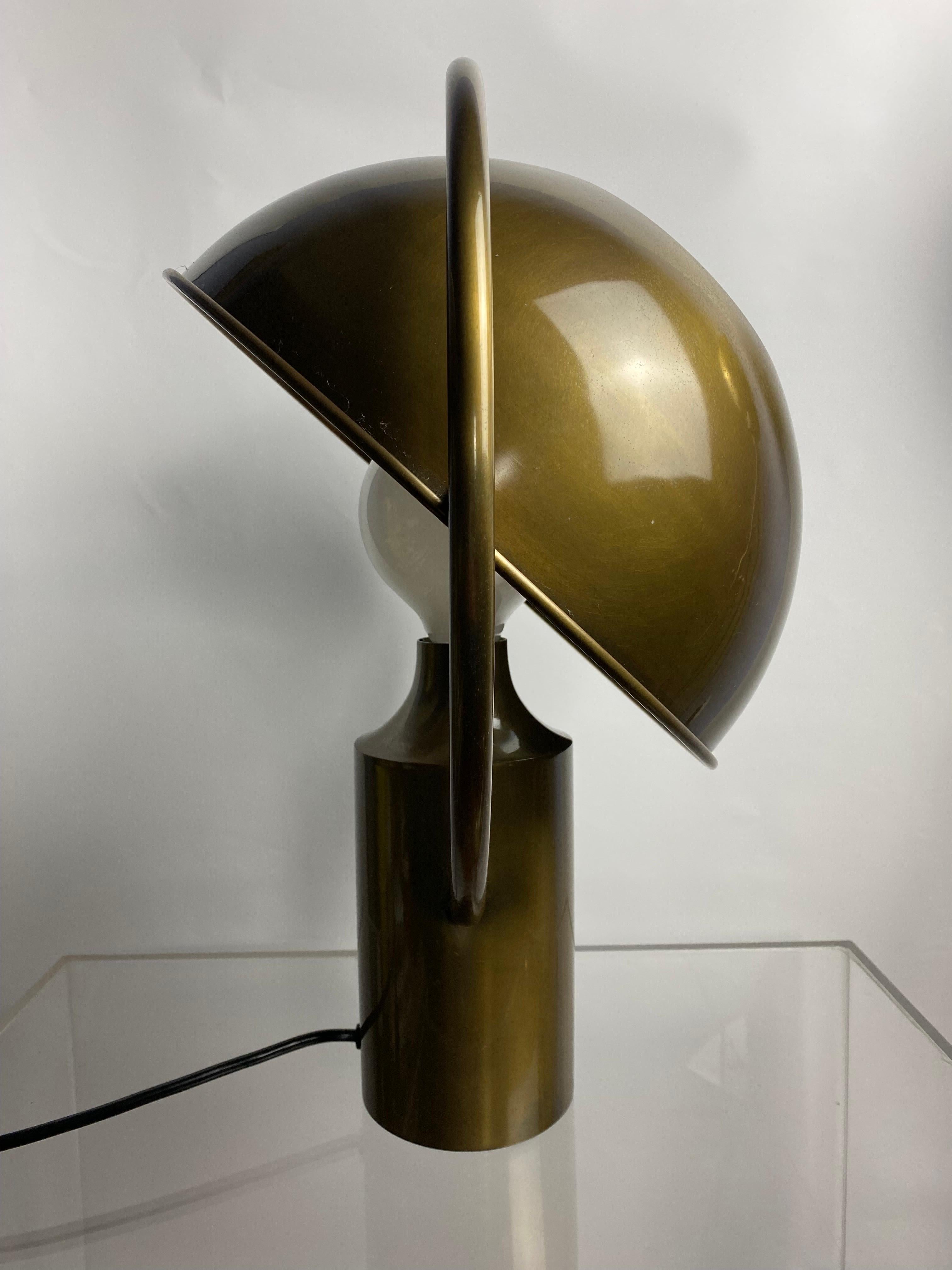 Rare German Midcentury Table Lamp in Solid Brass by Günter&Florian Schulz 1970s In Good Condition For Sale In Halle, DE