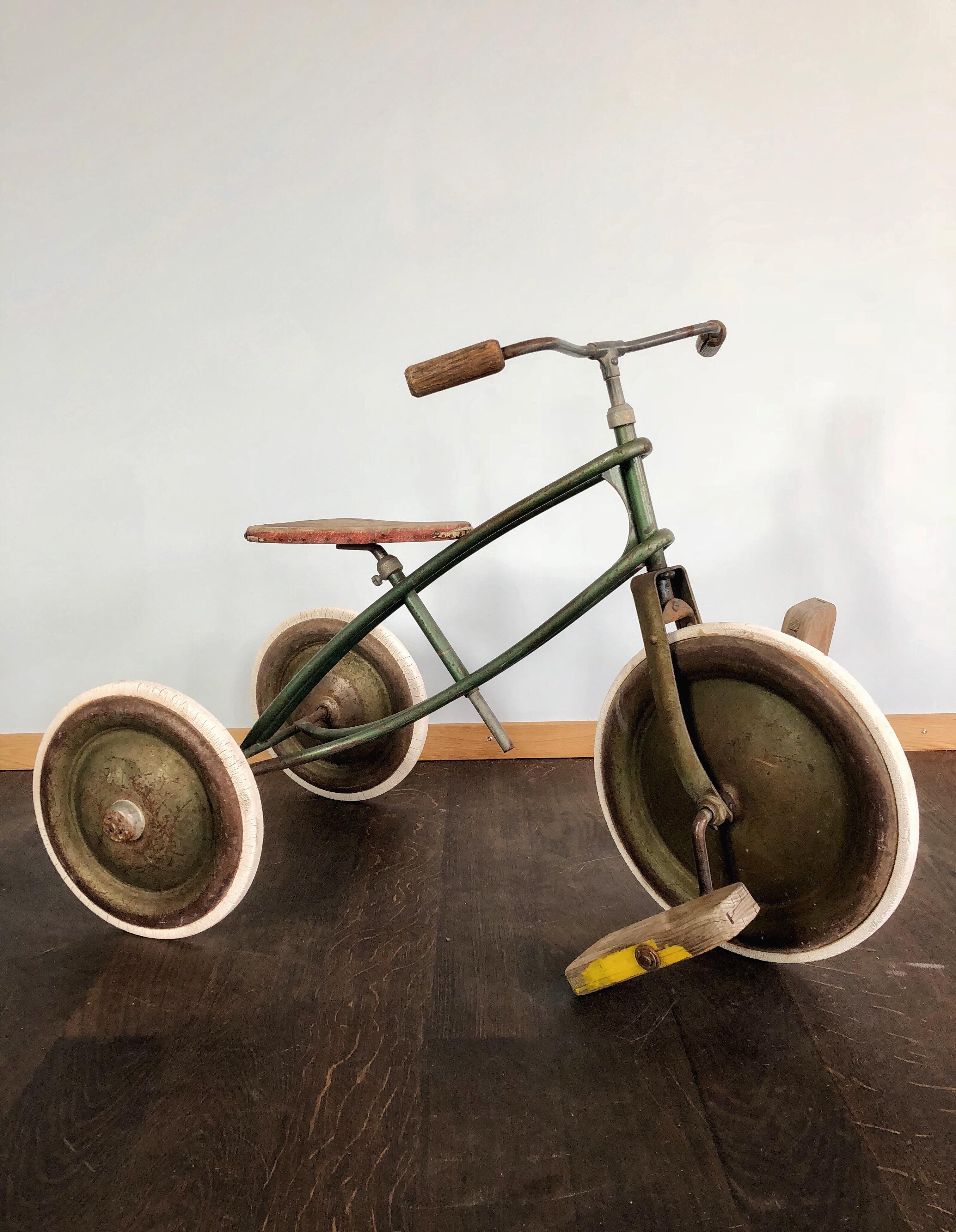 German authentic ][ / kids bike from 1940s with measurements 80 L / 43 D / 54 H cm. The seat regulates up and down. It is suitable for 4 years old kids.

Check out our other items! We always do our best to make our customers happy with the order!