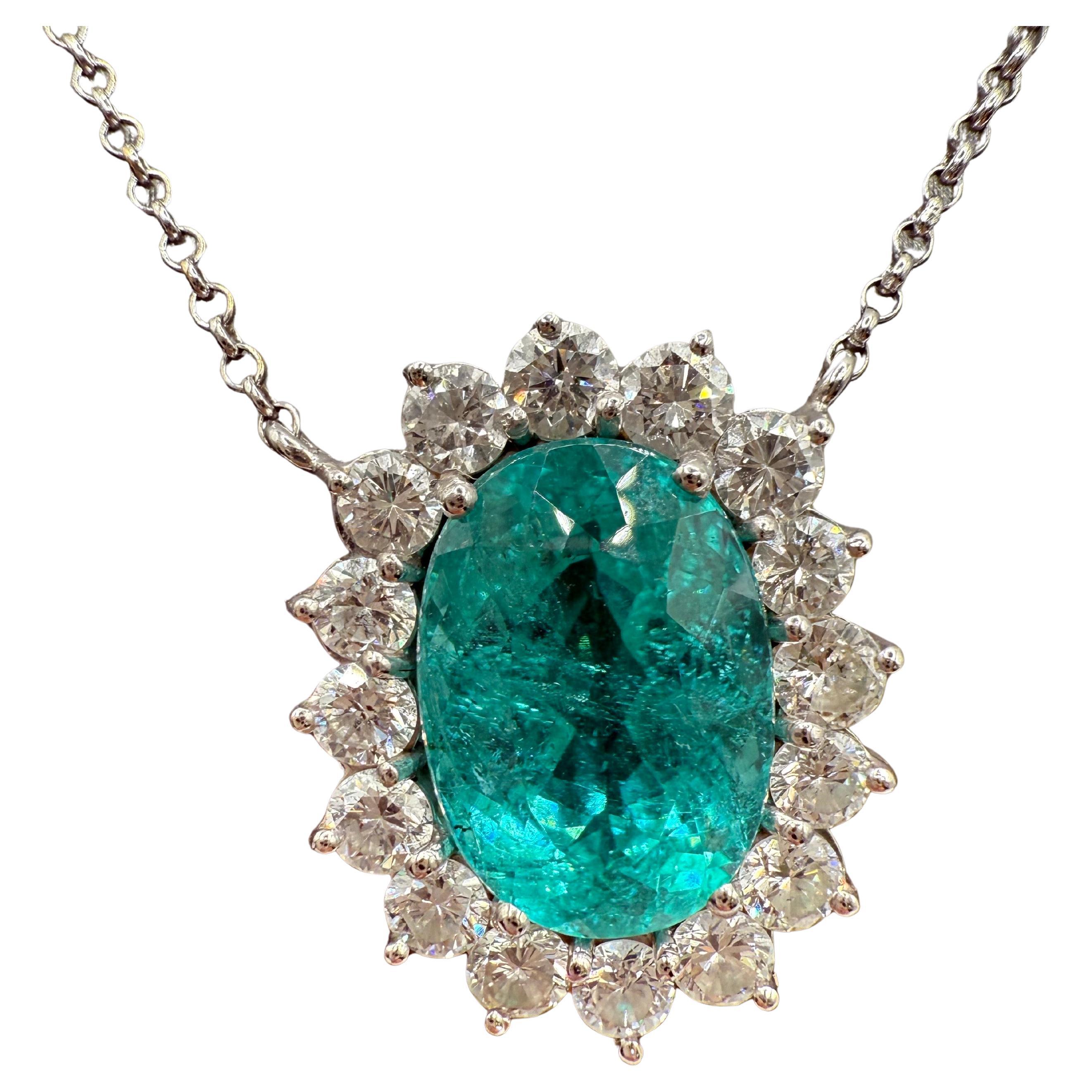Atemberaubende 5,50 Karat Paraiba Turmalin begleitet von 2,20 Karat Diamanten VS Klarheit, F-G Farbe, Kette ist 18