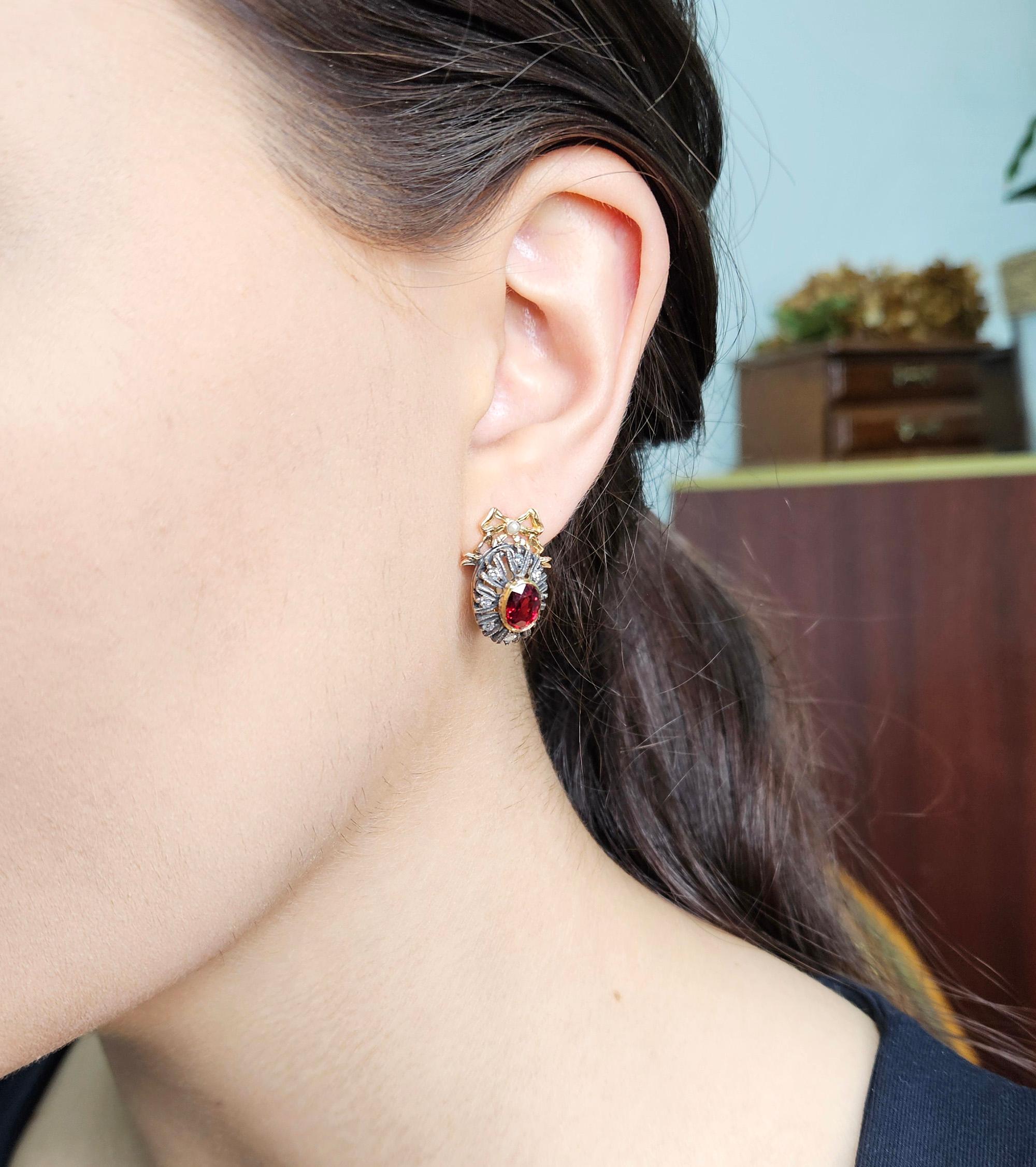 Raros pendientes de gota de oro rosa de 14 quilates de la RUSIA IMPERIAL Karl Faberge con espinela roja de 2 quilates y diamantes, en caja, alrededor de 1890 

Estos increíbles pendientes imperiales rusos, creados por los artesanos del joyero de la