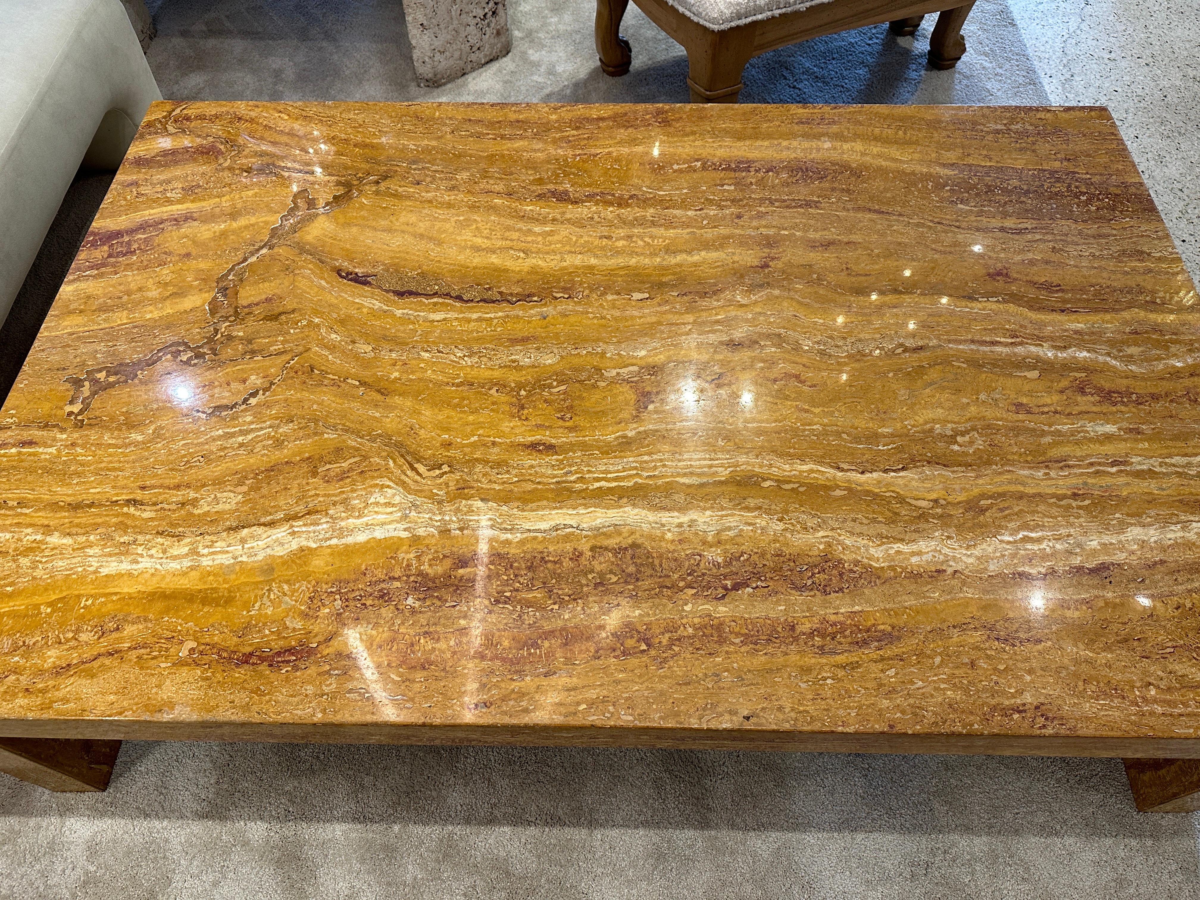 Rare table basse en marbre Giallo Siena Waterfall Style en vente 2