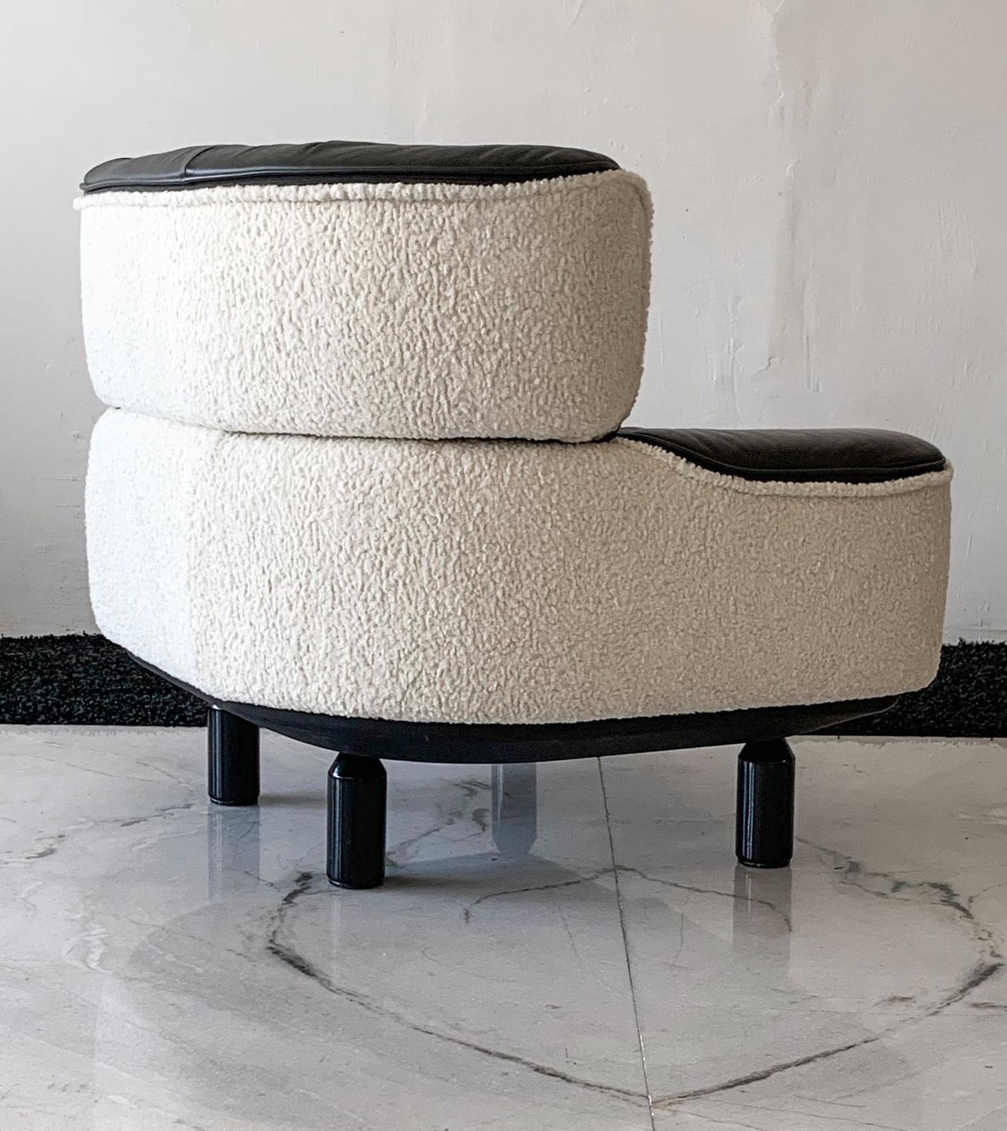 Rare Gianfranco Frattini Cassina Bull Chair in Black Leather and White Boucle 3