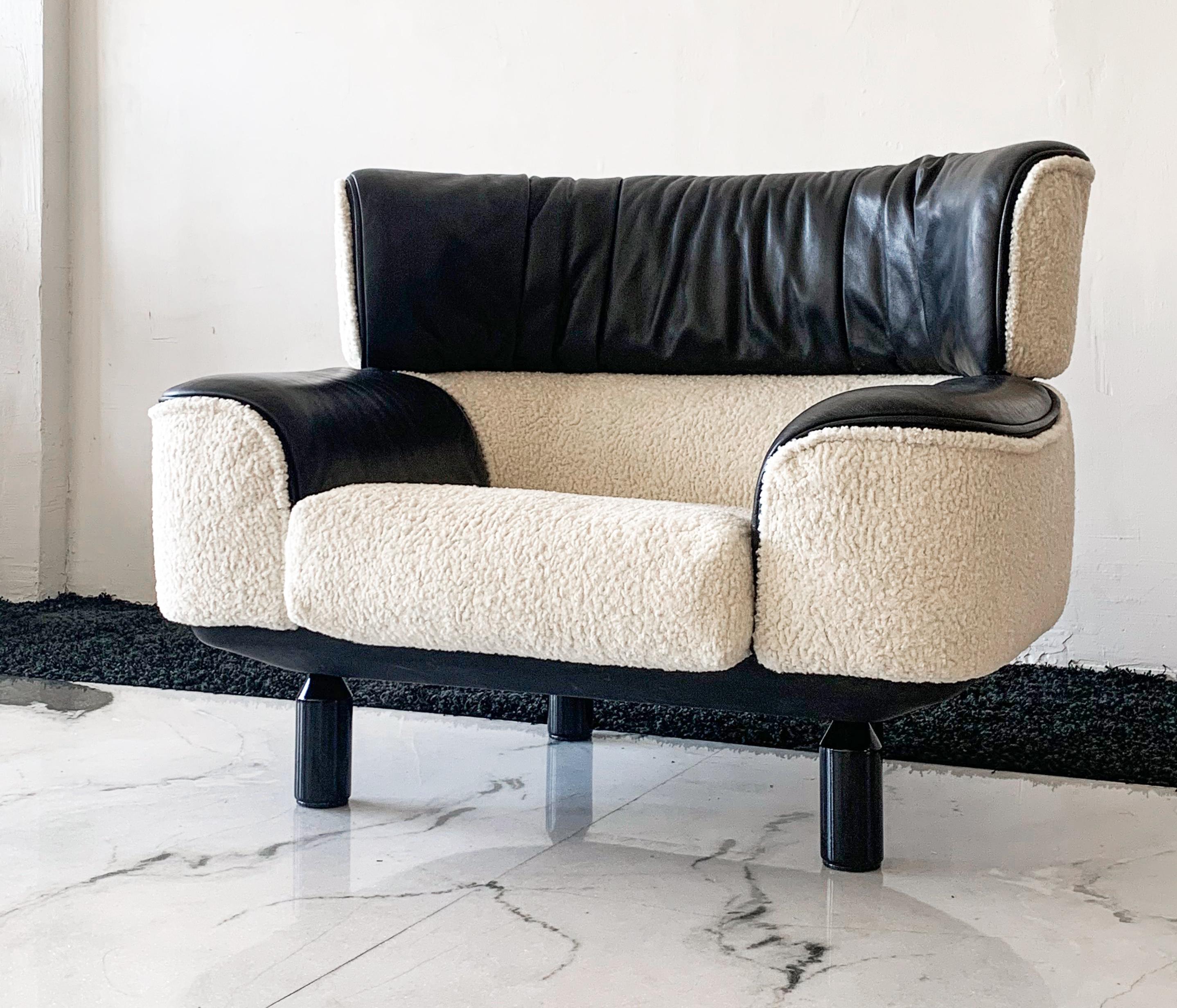 Post-Modern Rare Gianfranco Frattini Cassina Bull Chair in Black Leather and White Boucle