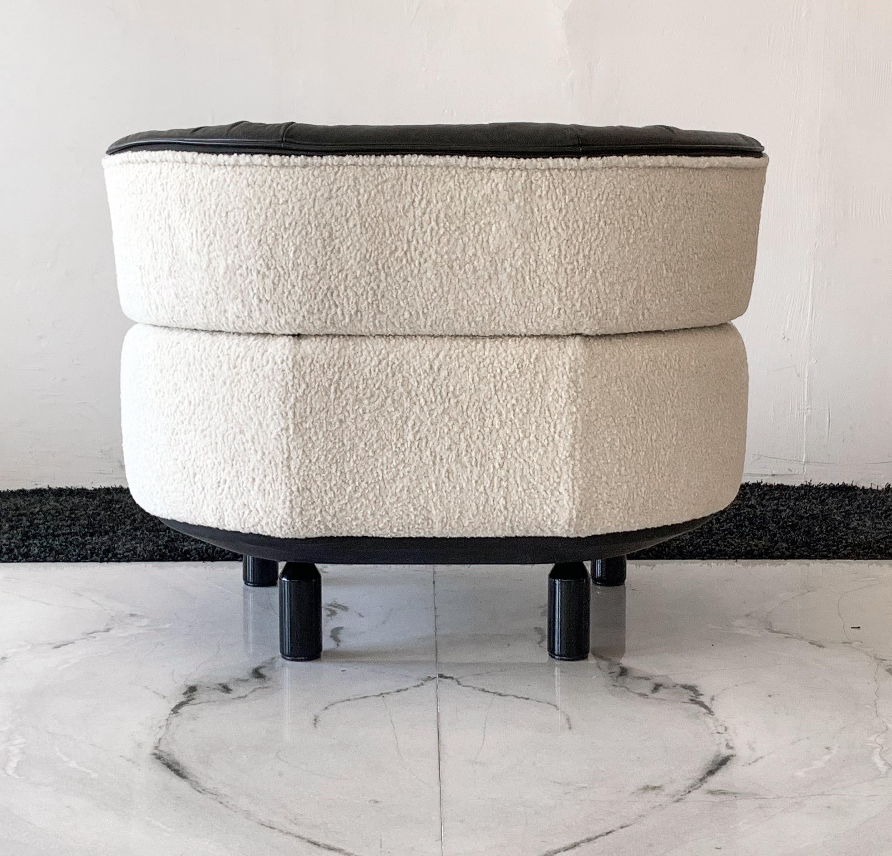 Rare Gianfranco Frattini Cassina Bull Chair in Black Leather and White Boucle 1