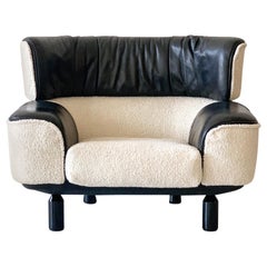 Seltener Gianfranco Frattini Cassina Bull Chair in schwarzem Leder und weißem Bouclé