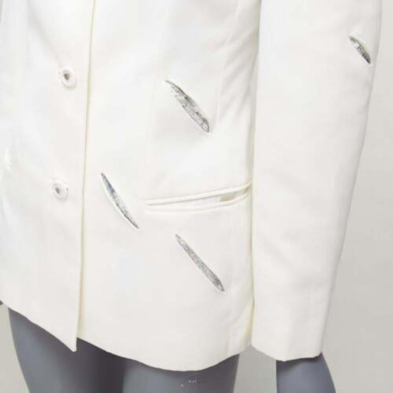 raro GIANNI VERSACE 1999 Vintage white Medusa slash sequins blazer IT40 S
Riferimento: TGAS/D00731
Marchio: Gianni Versace
Designer: Gianni Versace
Collezione: 1999
Materiale: Cotone, misto
Colore: Bianco, Argento
Modello: Paillettes
Chiusura: