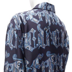 raro Gianni Versace Vintage blu navy font gotico logo grafico camicia IT52 XL