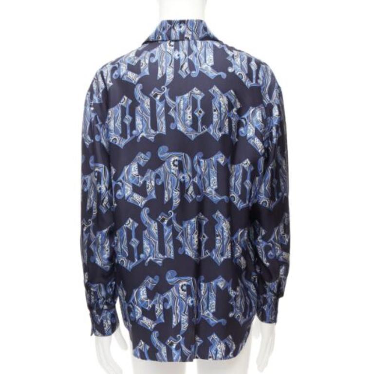 Men's rare GIANNI VERSACE Vintage navy blue gothic font logo graphic shirt IT52 XL For Sale
