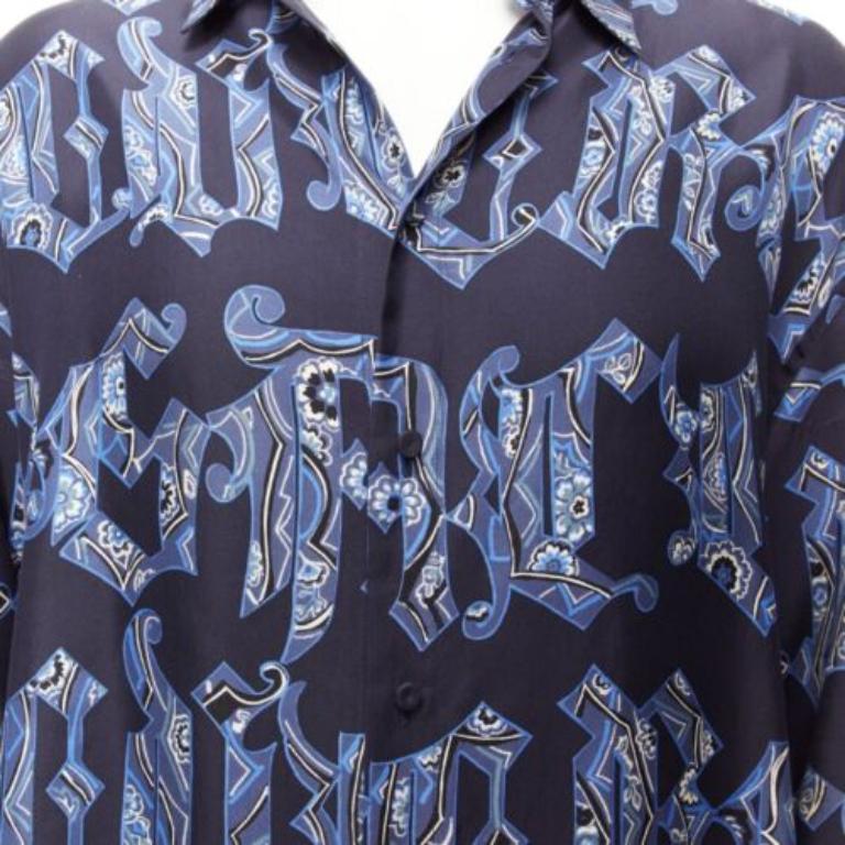 rare GIANNI VERSACE Vintage navy blue gothic font logo graphic shirt IT52 XL For Sale 2