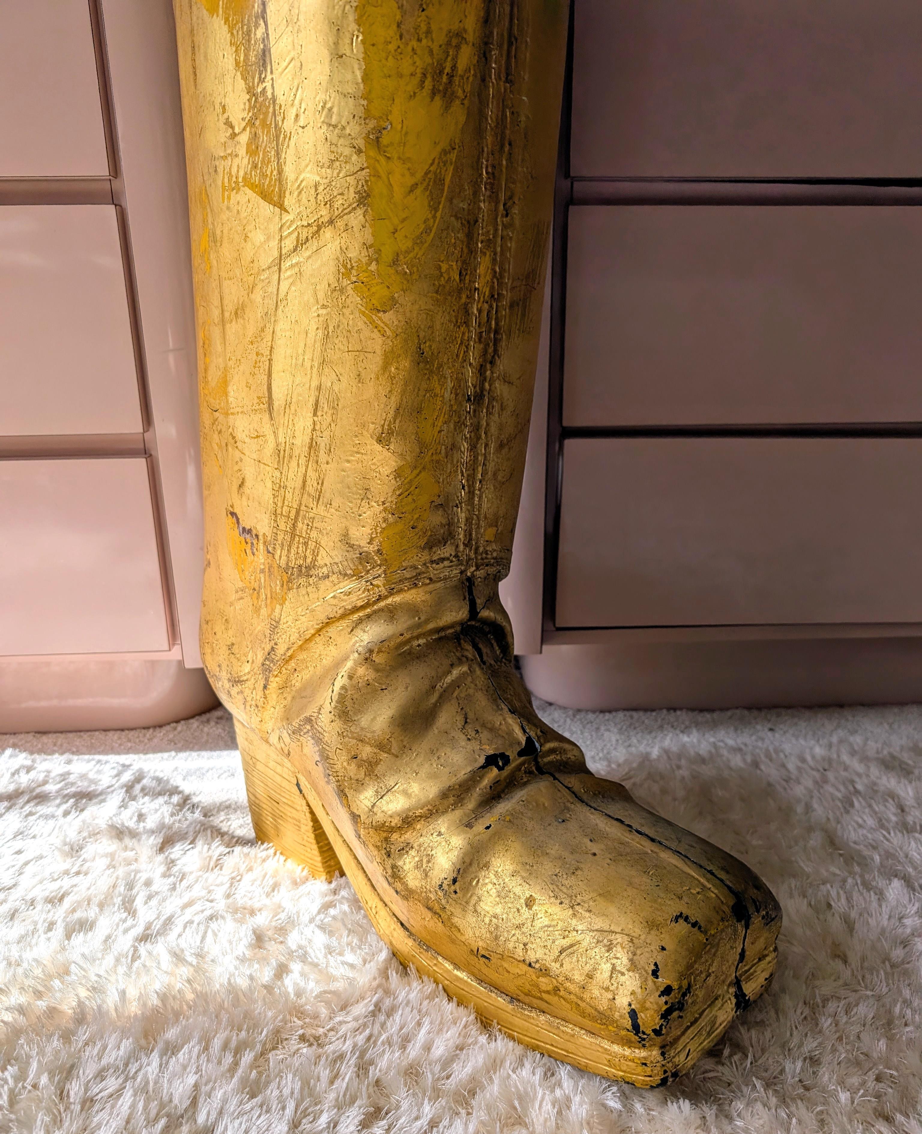 Rare enseigne géante de magasin de bottes en fibre de verre dorée 60s 70s en vente 3