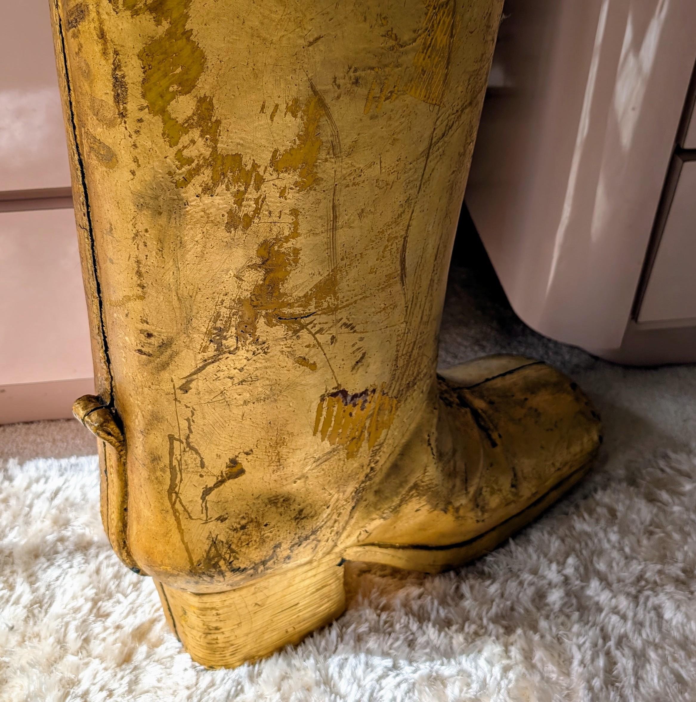 Rare enseigne géante de magasin de bottes en fibre de verre dorée 60s 70s en vente 5