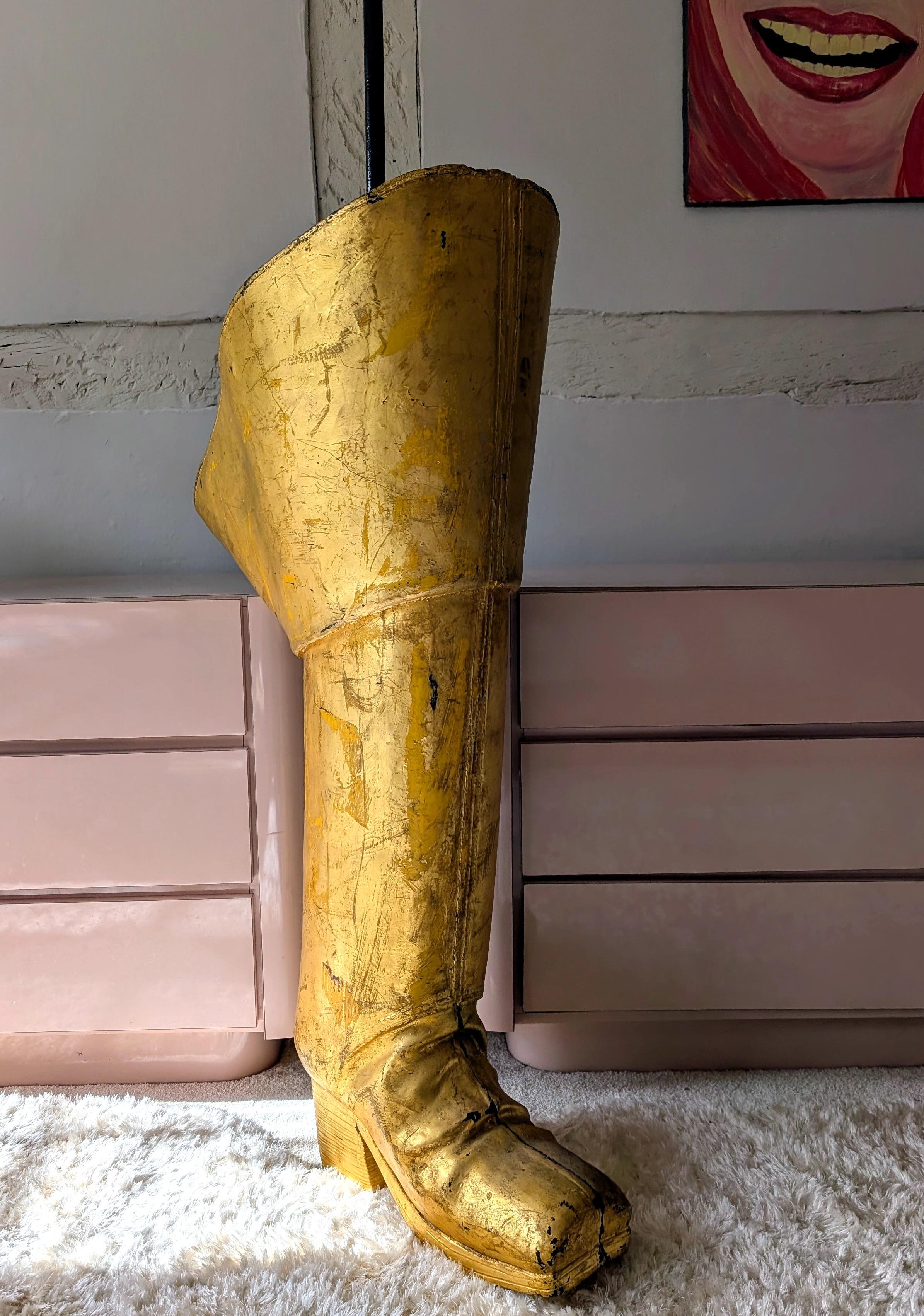 Rare enseigne géante de magasin de bottes en fibre de verre dorée 60s 70s en vente 6