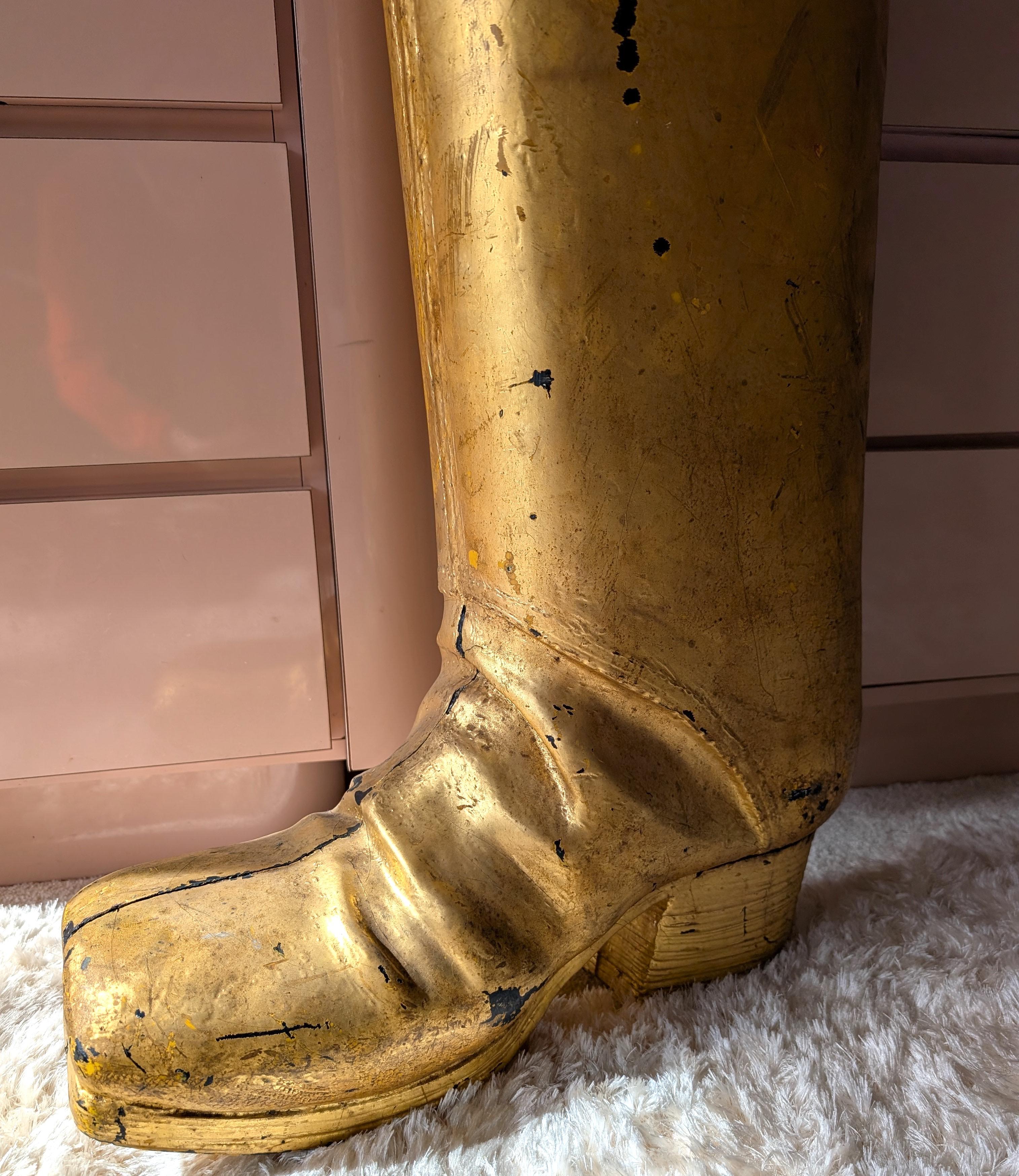 Rare enseigne géante de magasin de bottes en fibre de verre dorée 60s 70s en vente 8