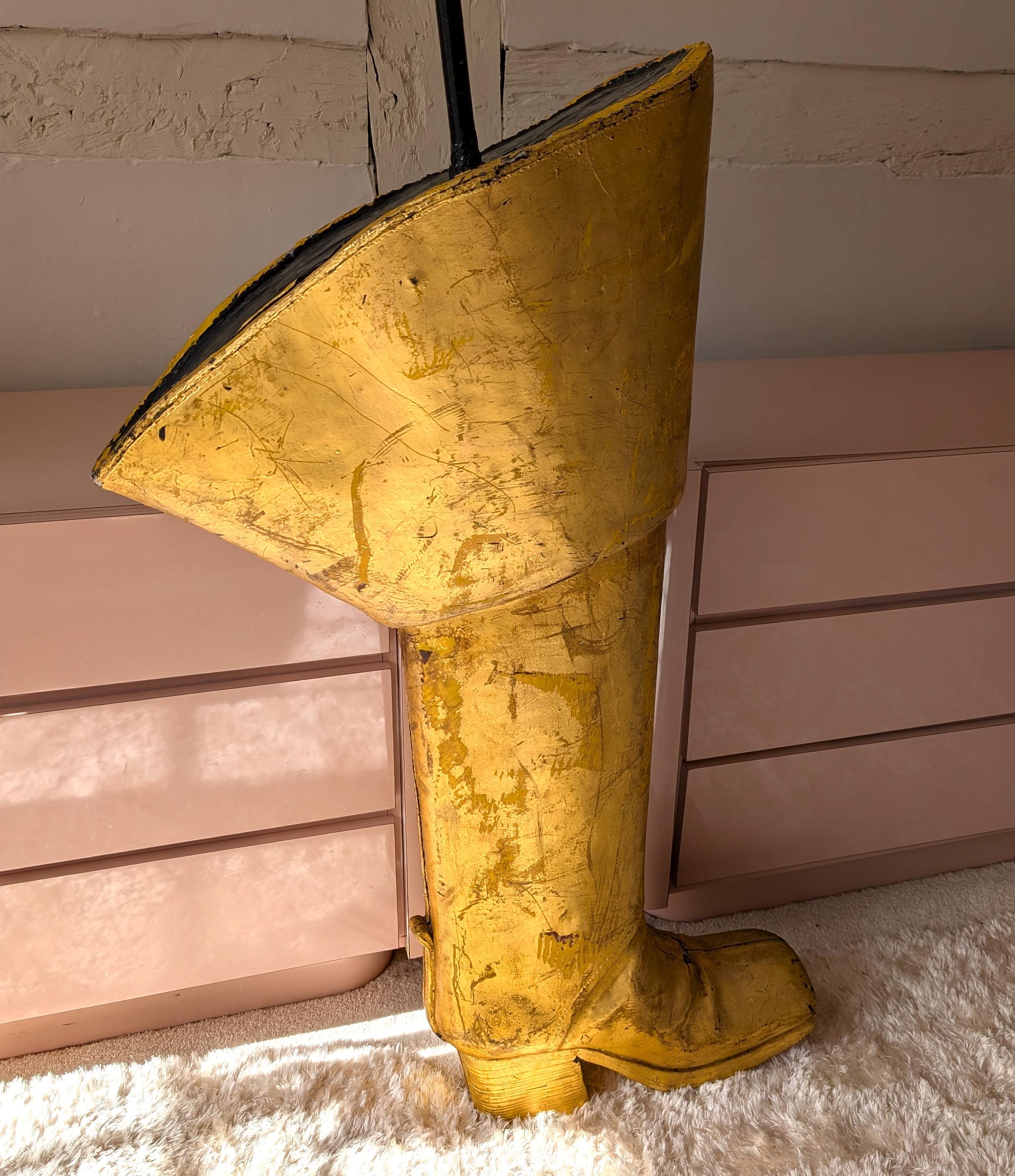 Rare enseigne géante de magasin de bottes en fibre de verre dorée 60s 70s en vente 9
