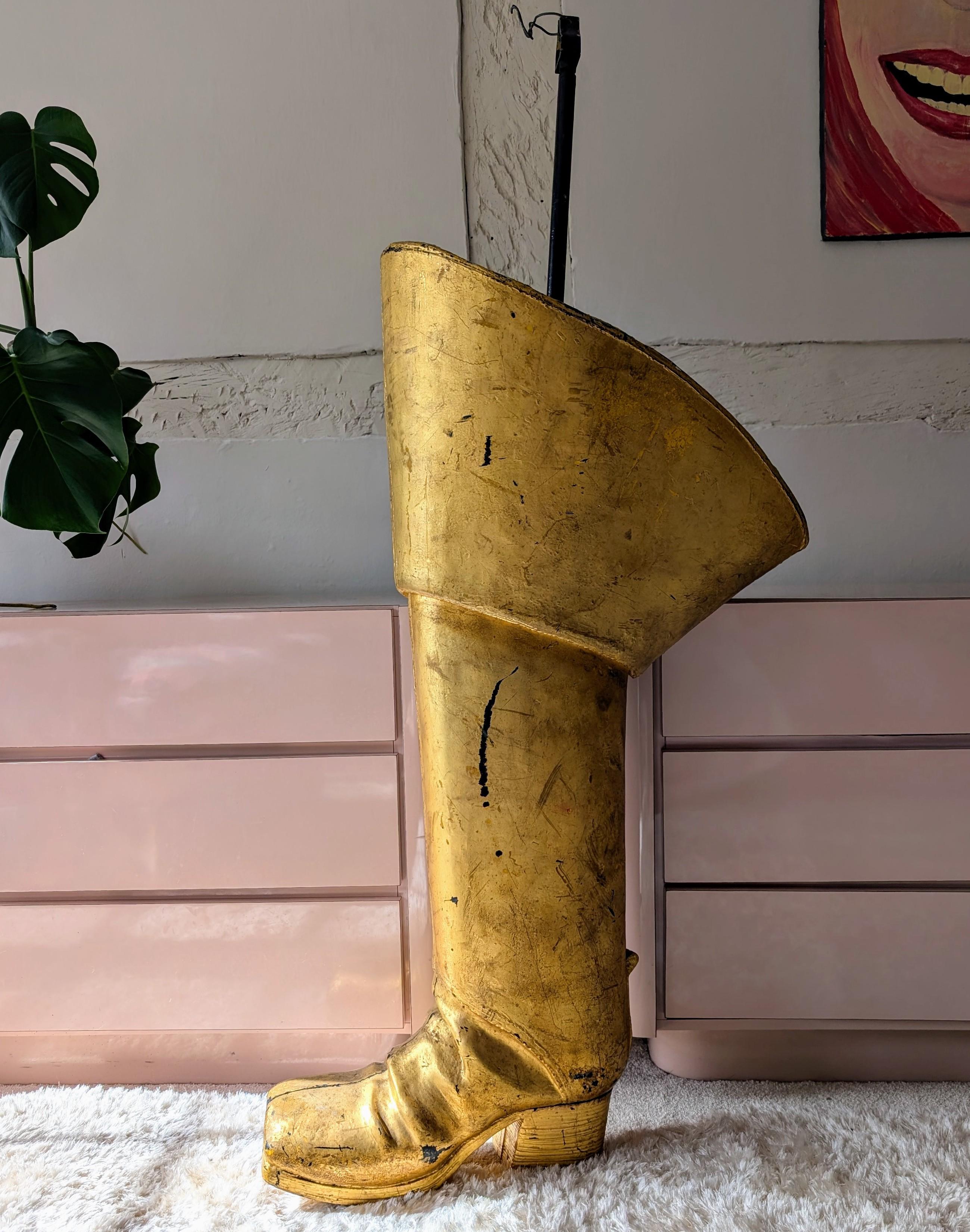 Mid-Century Modern Rare enseigne géante de magasin de bottes en fibre de verre dorée 60s 70s en vente
