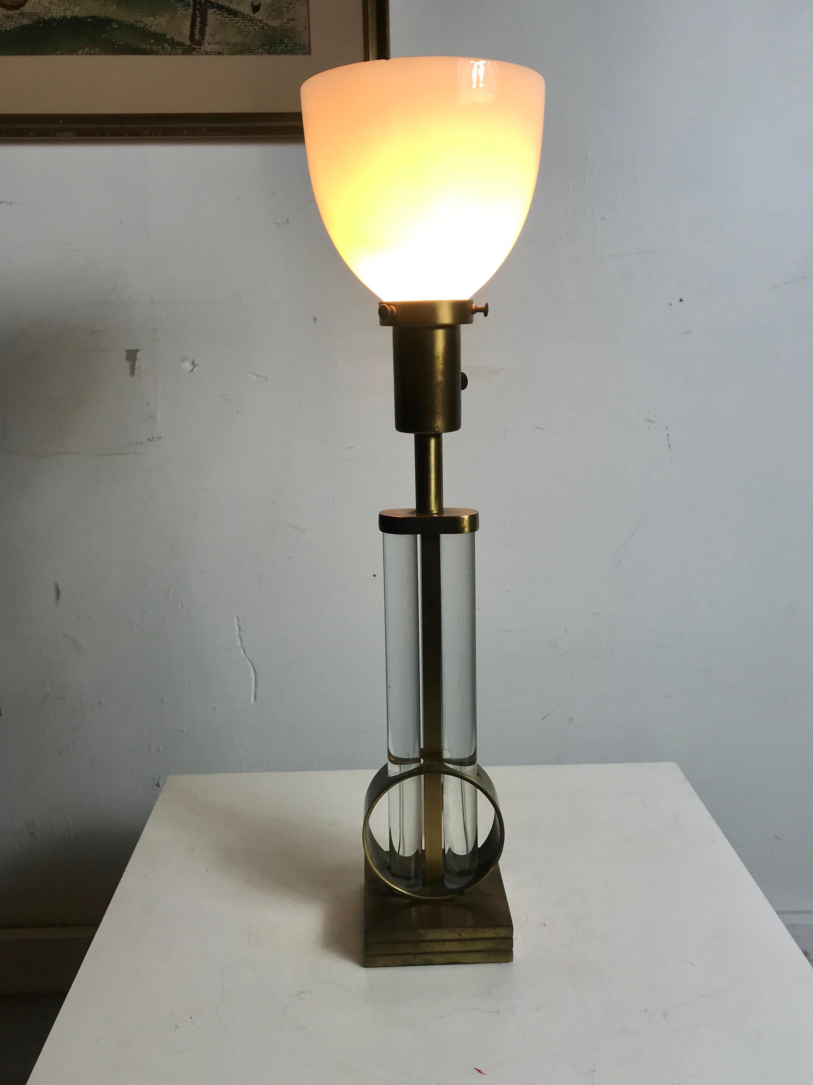 Seltene Gilbert Rhode 1930er Modernist Messing und Glas Tischlampe (amerikanisch) im Angebot