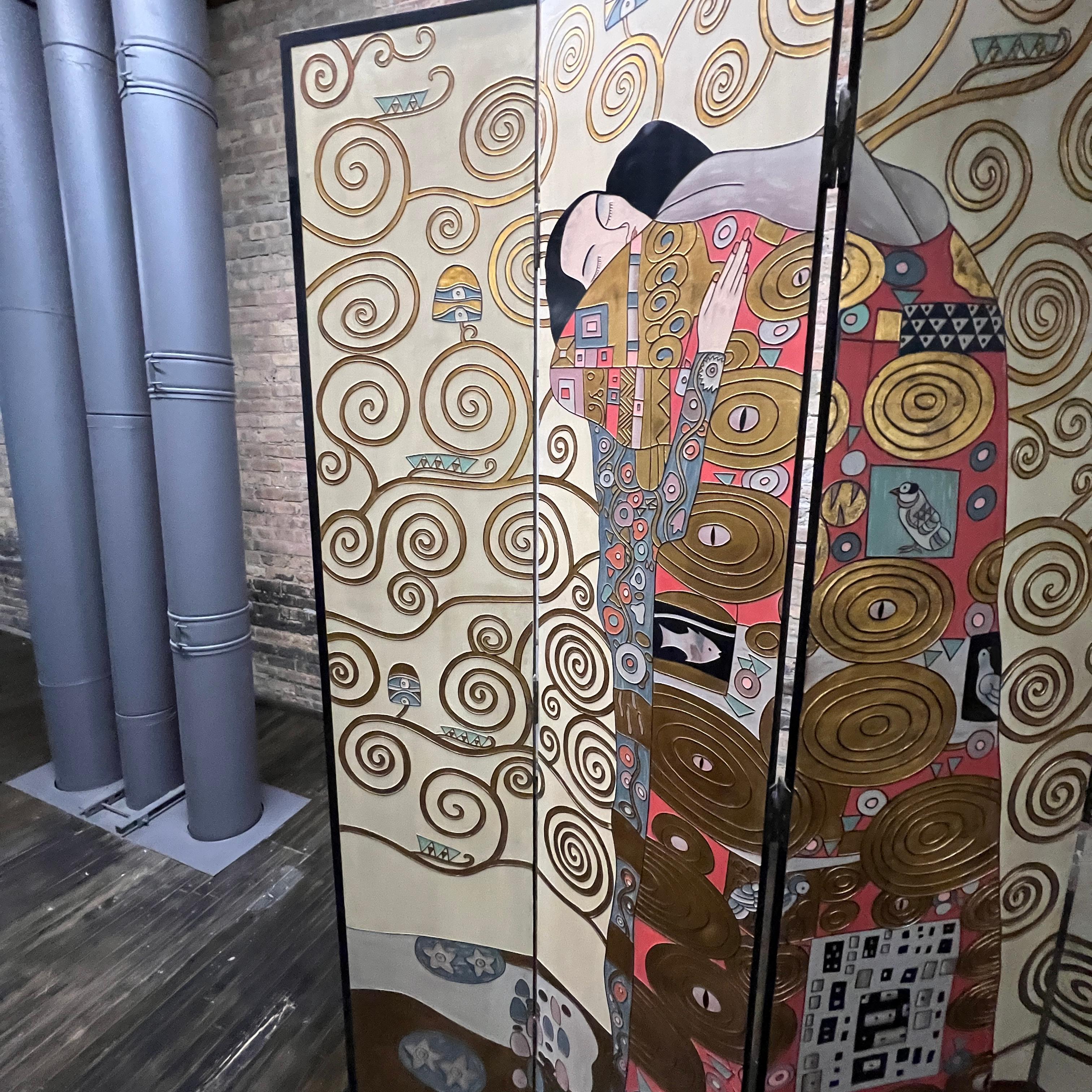Français Rare séparateur de pièce/viseur doré avec « L'Embrace » de Gustav Klimt en vente