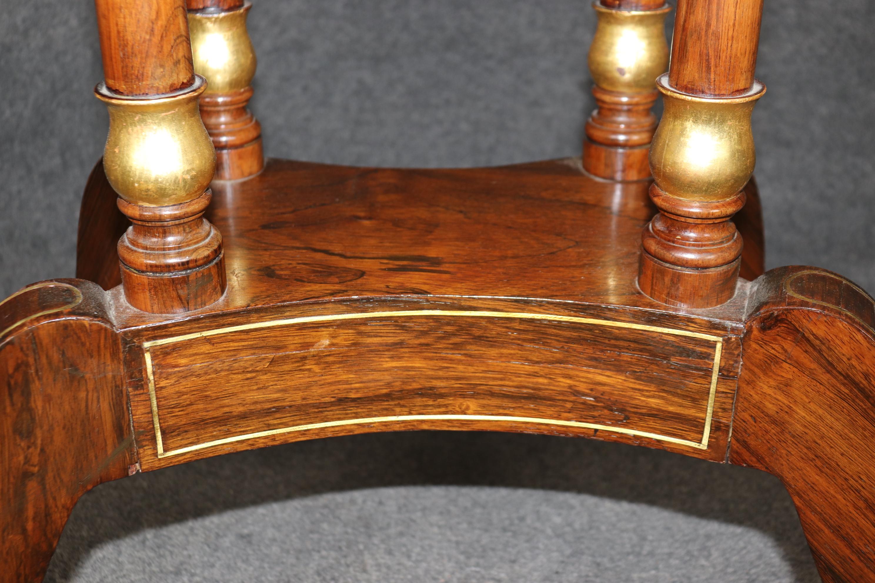 Raro tavolo da gioco in palissandro dorato intarsiato in ottone dell'epoca Regency inglese del 1820 in vendita 2