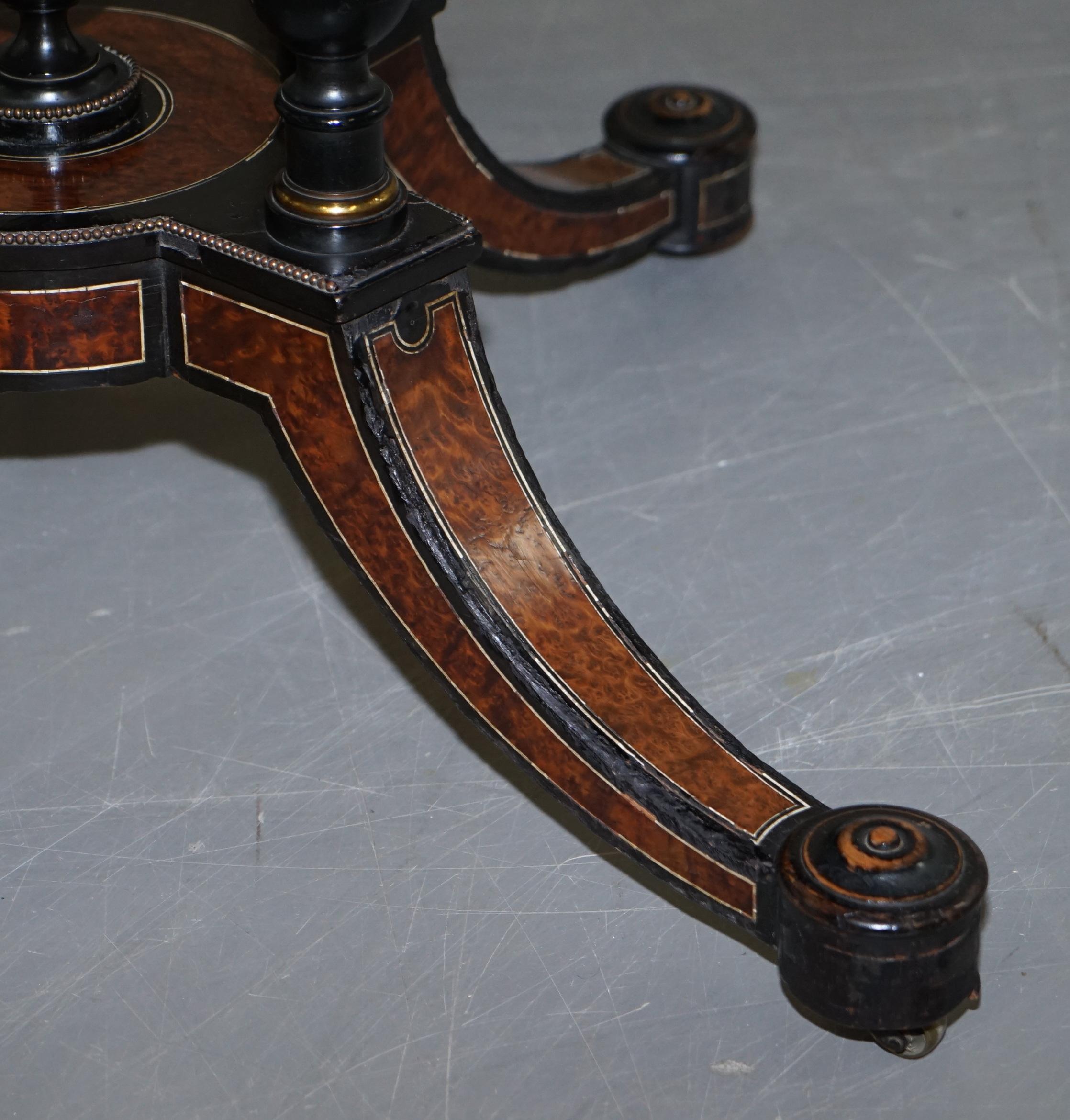 Rare Gillow & Co 1852-1857 Aesthetic Movement Burr Walnut Ebonised Dining Table In Fair Condition For Sale In West Sussex, Pulborough