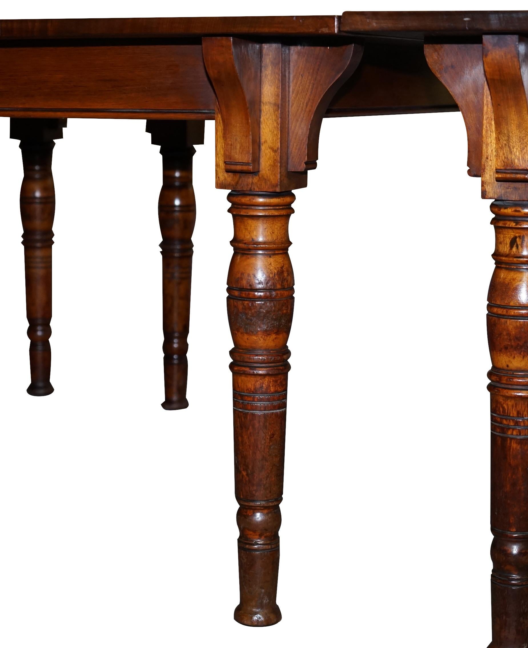 Rare Gillows Lancaster 1789-1795 George III American Walnut Dining Table For Sale 12
