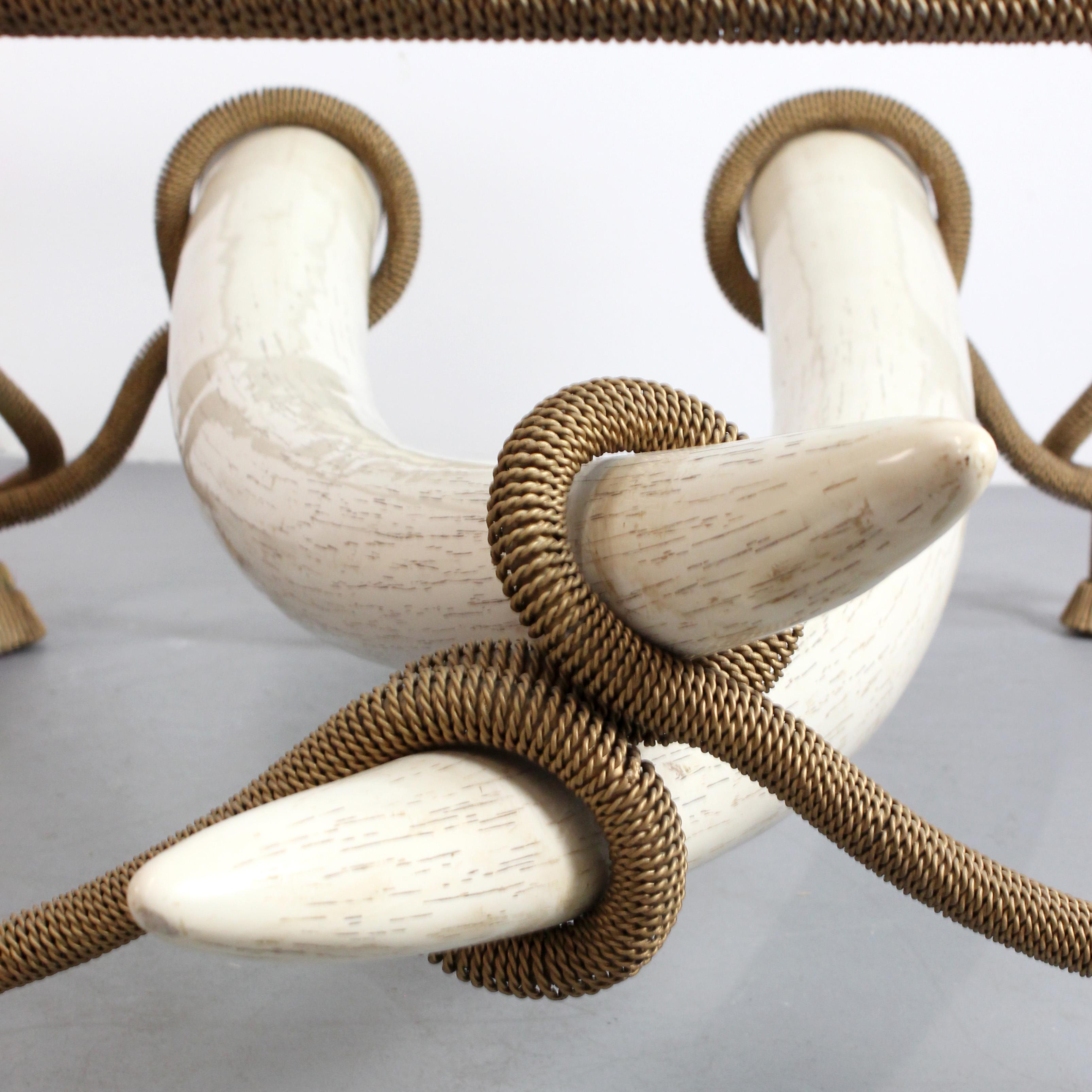 Rare Gilt bronze cord coffee table with resin horns and glass top - Emilio Rey - For Sale 5