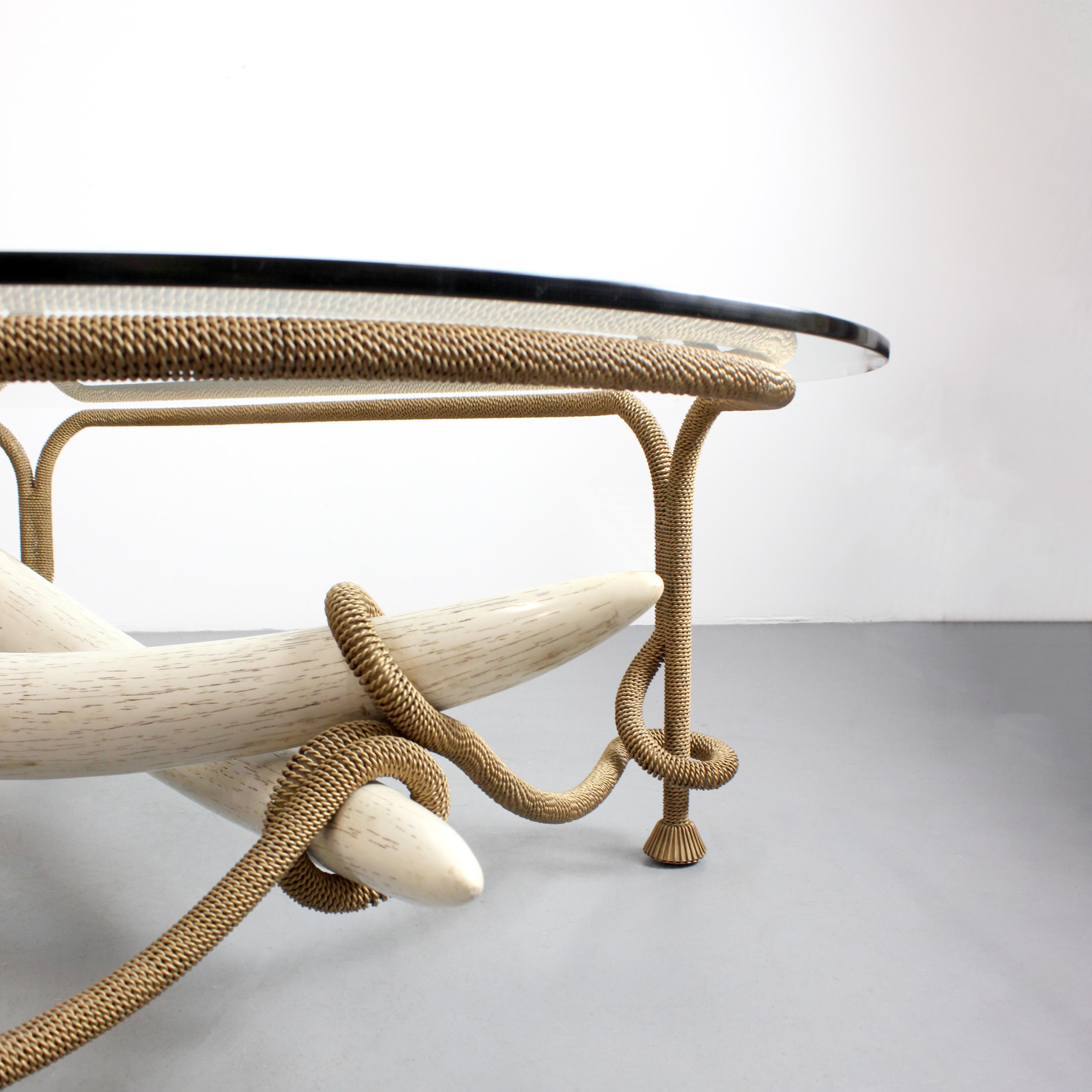 Bronze Rare Gilt bronze cord coffee table with resin horns and glass top - Emilio Rey - For Sale