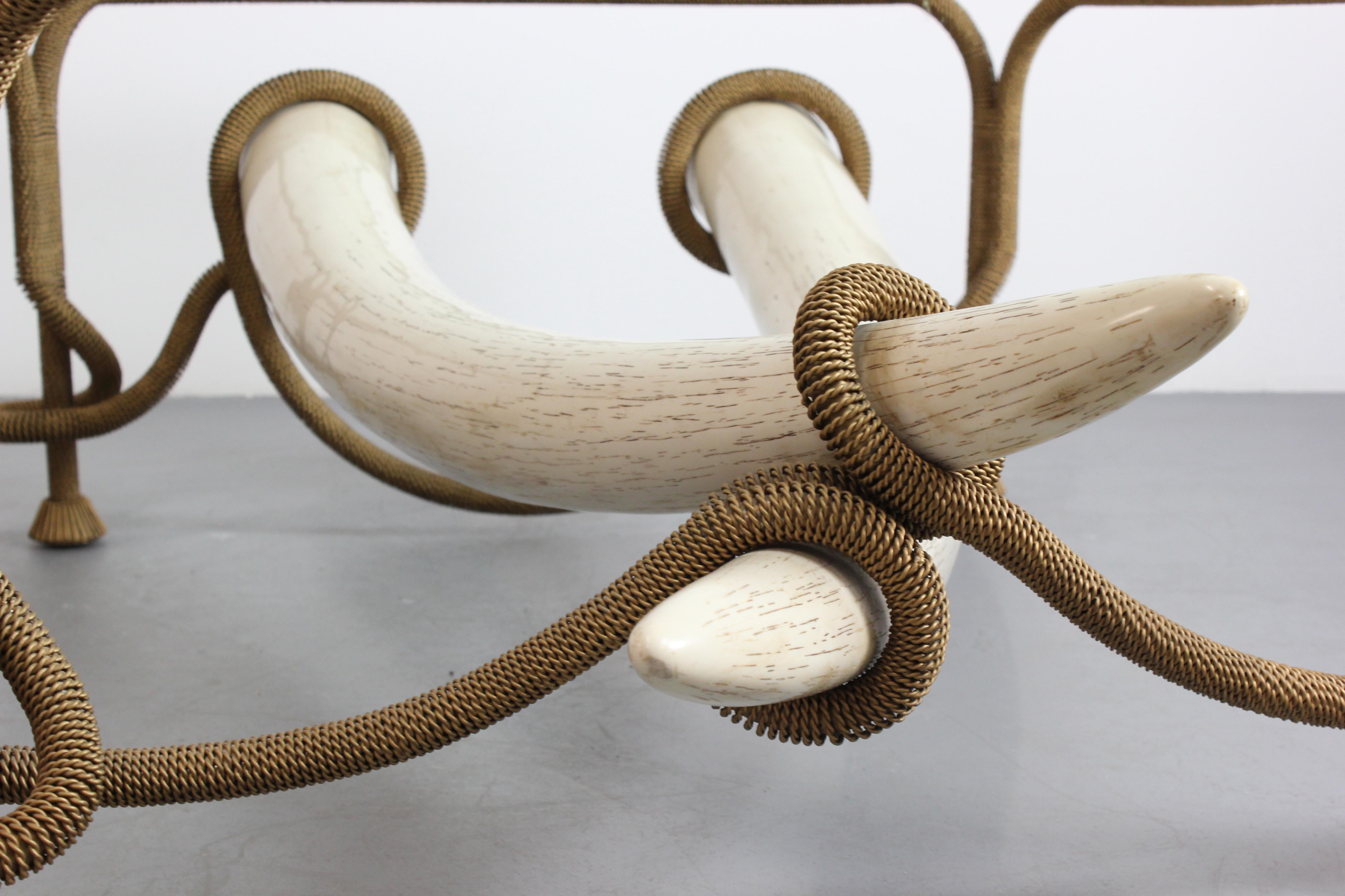 Rare Gilt bronze cord coffee table with resin horns and glass top - Emilio Rey - For Sale 3